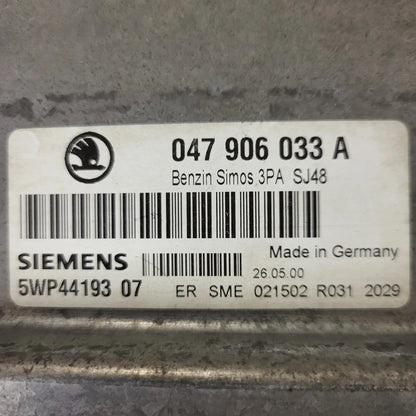 ŠKODA FABIA 1.4 ECU / 047906033A / 5WP44193 07 / SIEMENS