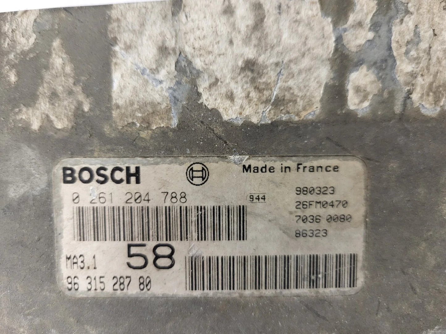 Peugeot Citroen ECU / 0261204788 / 9631528780 / BOSCH