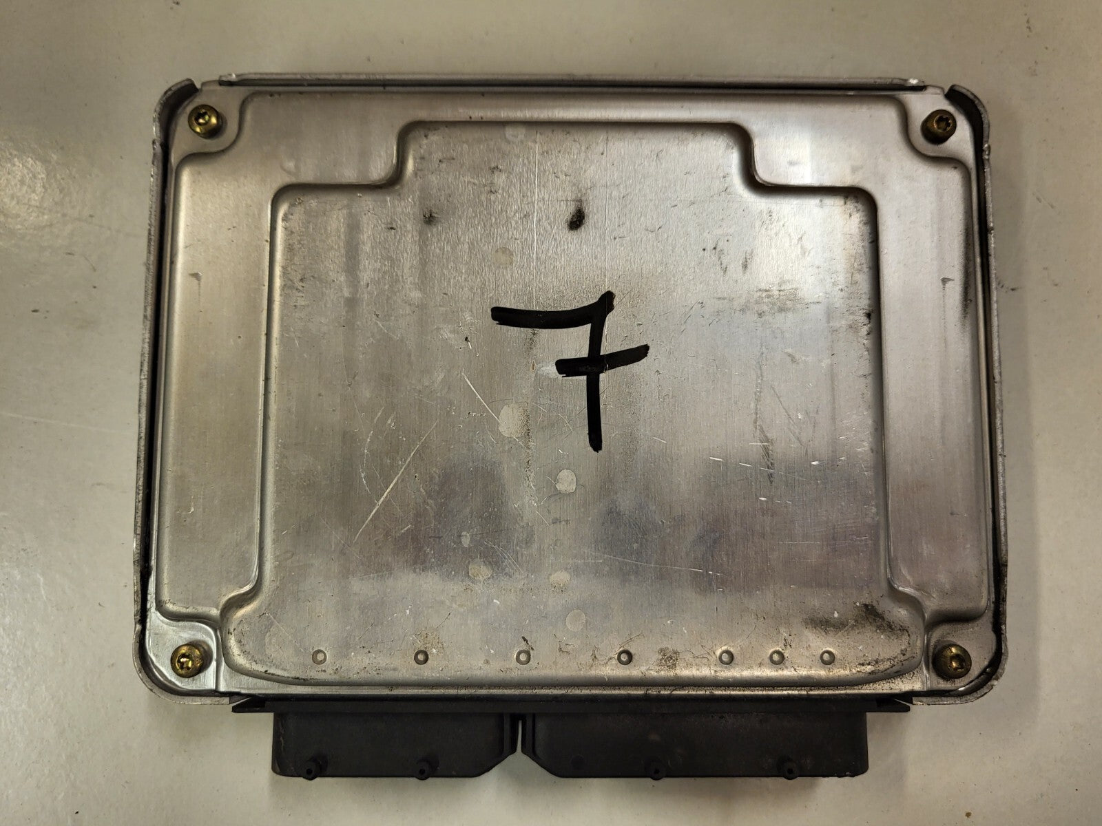 VW GOLF VAG ECU / 038906019DF / 0281010497 / EDC15P+ / 28SA5043 / 038906019