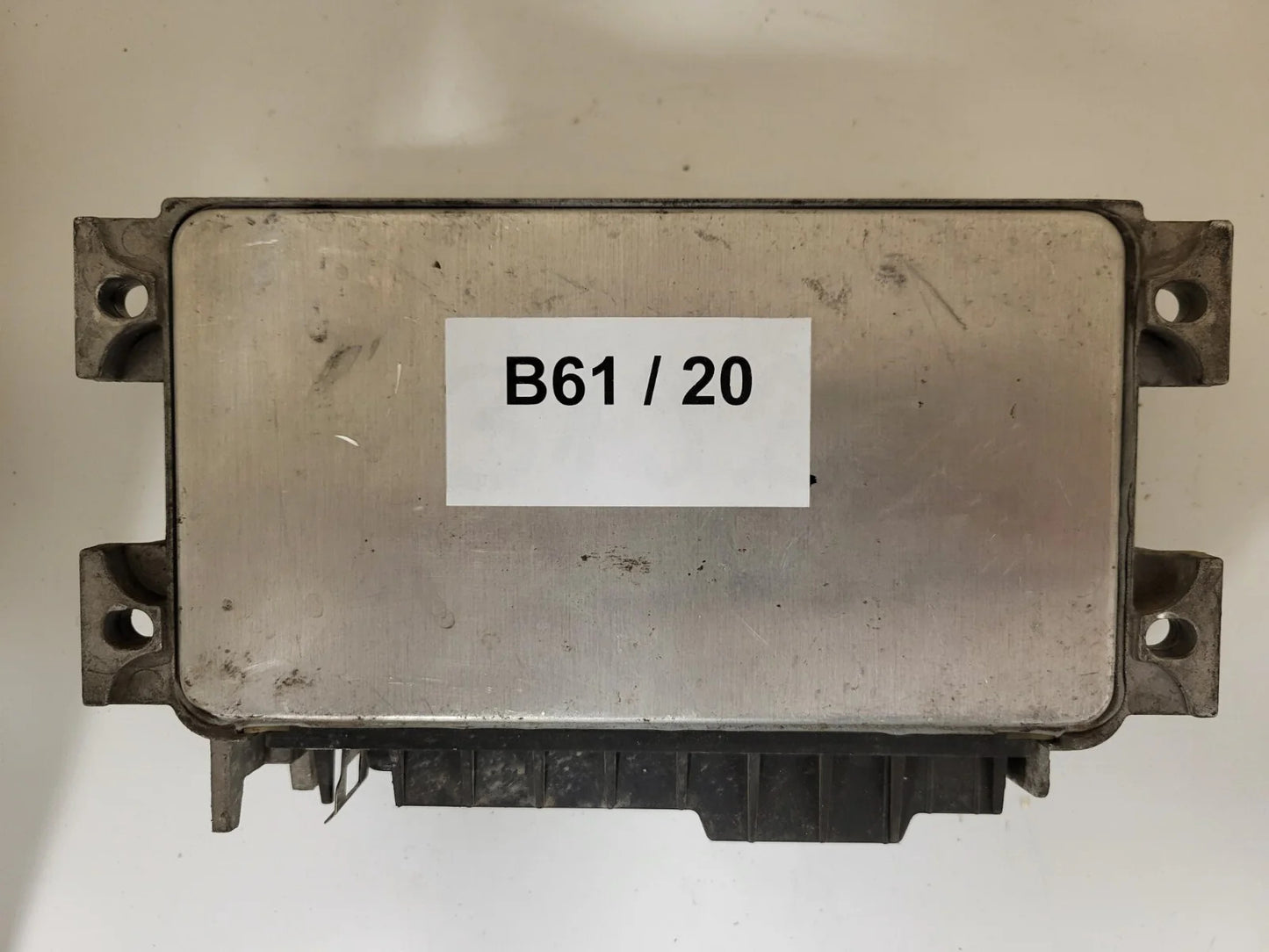 FIAT PUNTO ECU / IAW 16F.33 / 46521174 / 61602.100.00 / MAGNETI MARELLI