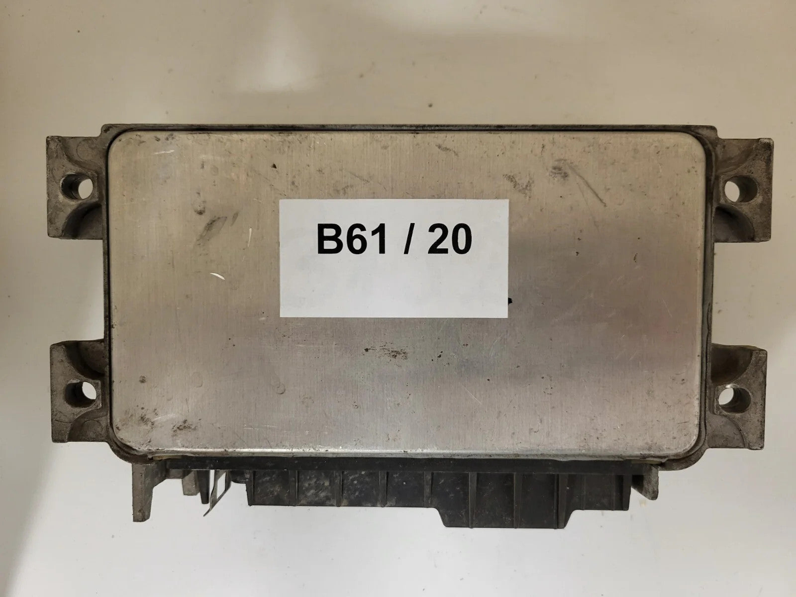 FIAT PUNTO ECU / IAW 16F.33 / 46521174 / 61602.100.00 / MAGNETI MARELLI