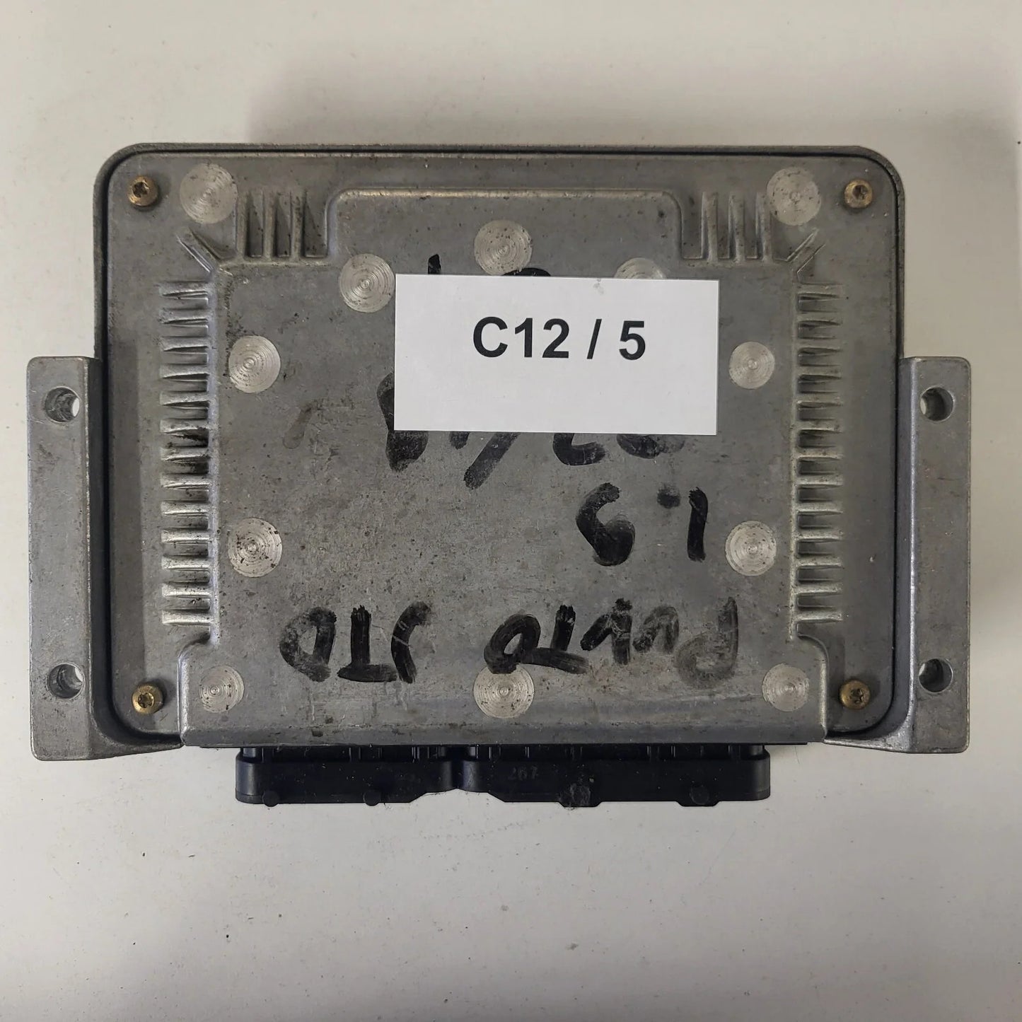 Fiat Punto 188 1.9 JTD ECU / 0281001955 / 46825756 / BOSCH