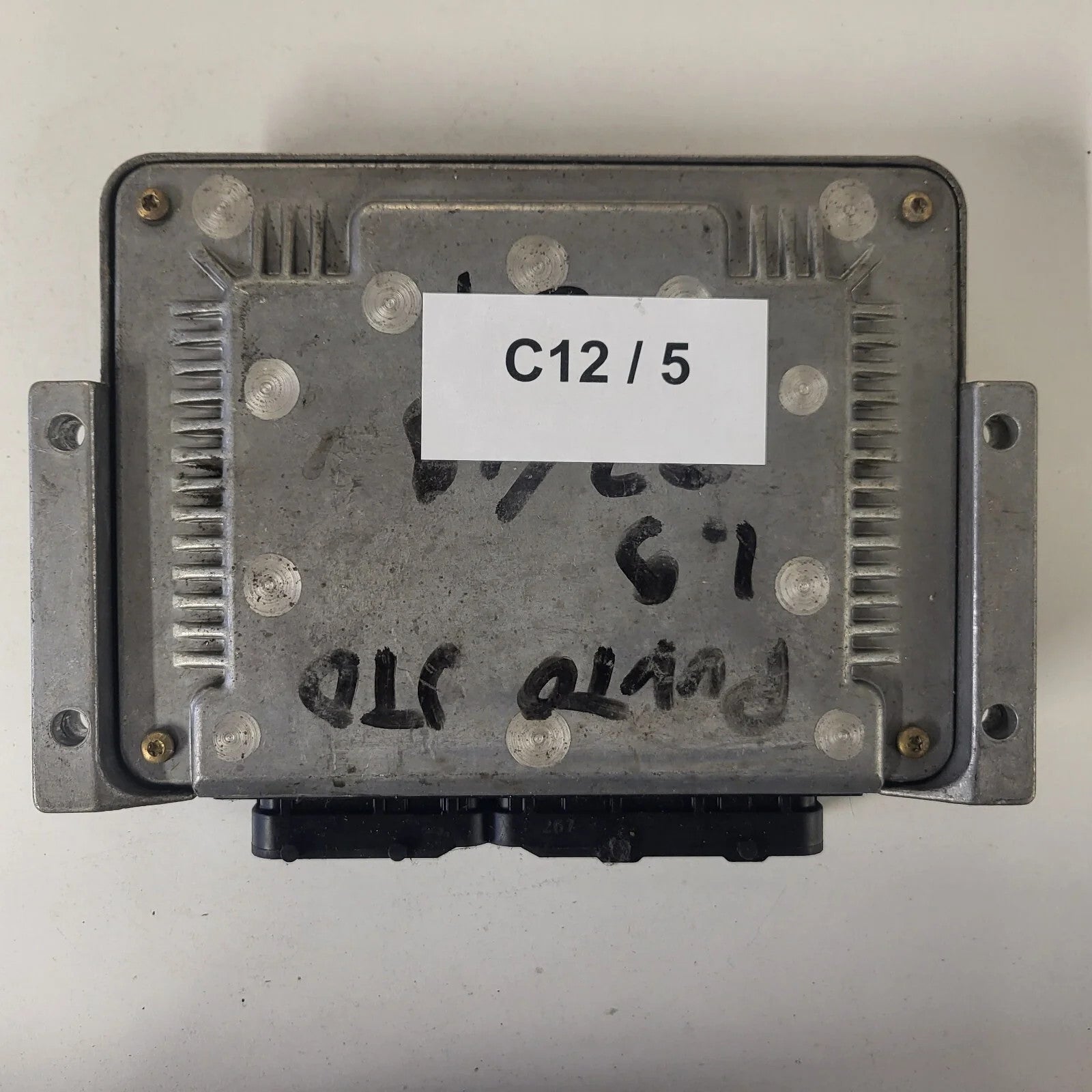 Fiat Punto 188 1.9 JTD ECU / 0281001955 / 46825756 / BOSCH