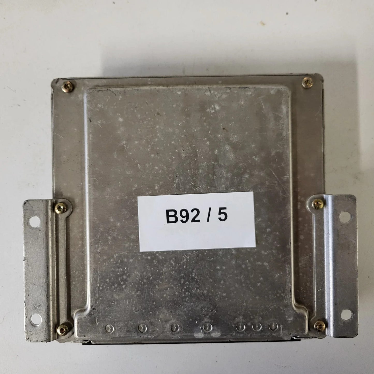 TOYOTA YARIS ECU / 0281010563 / 89661-52200 / BOSCH