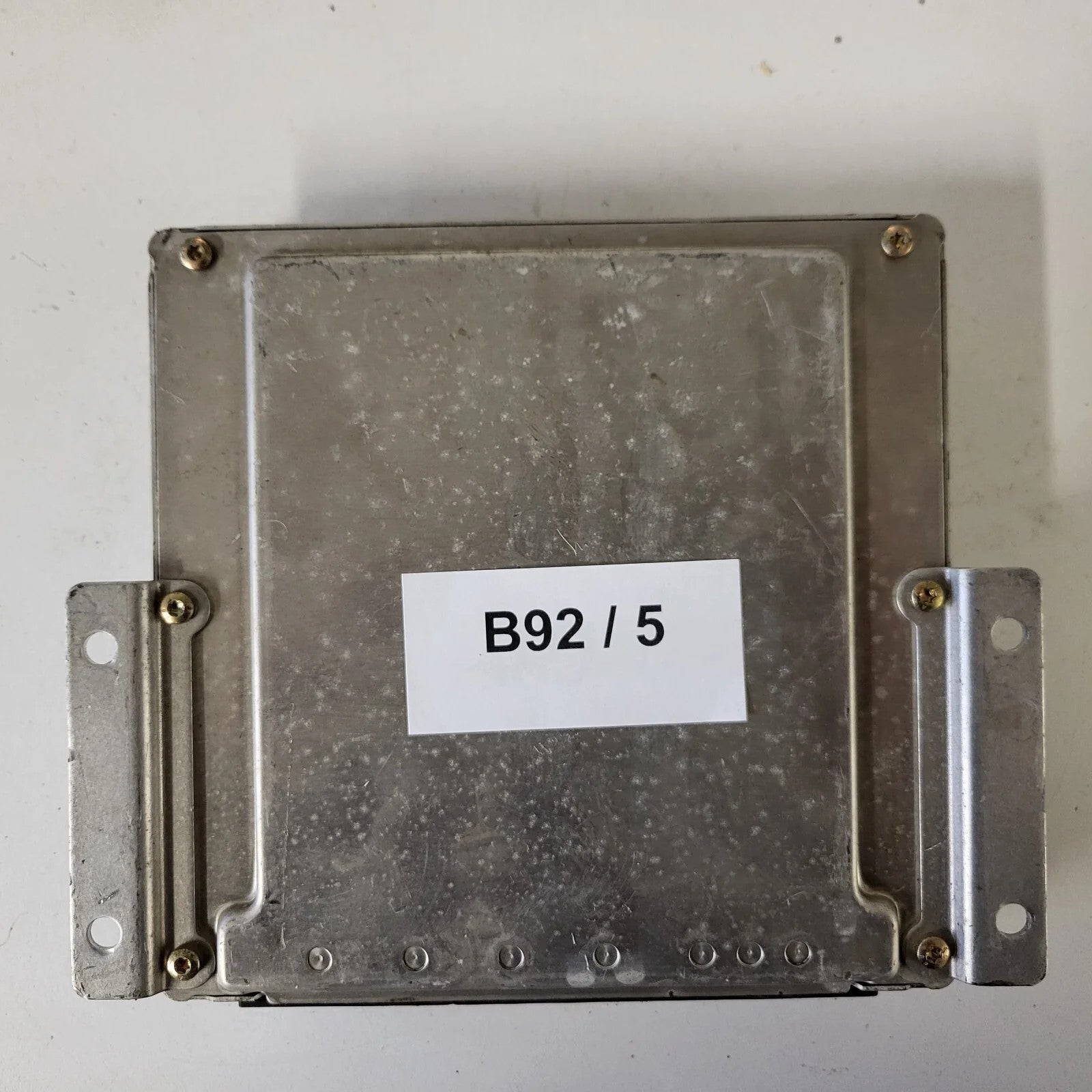 TOYOTA YARIS ECU / 0281010563 / 89661-52200 / BOSCH
