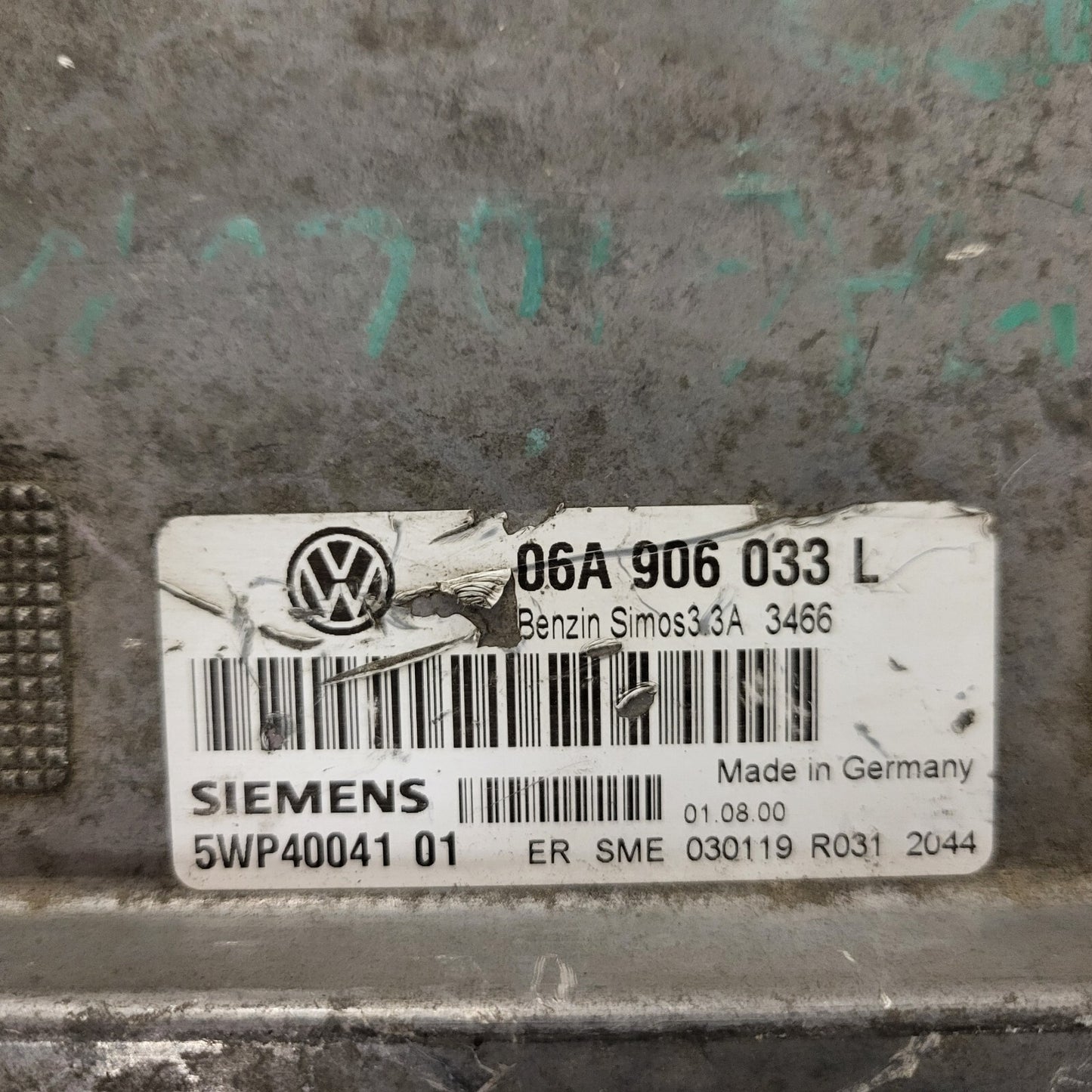 VW NEW BEETLE ECU / 06A906033L / 5WP40041 / 5WP4004101 / SIMOS3.3A / SIEMENS