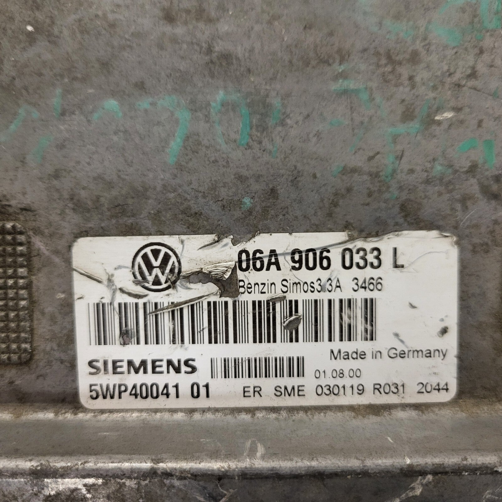 VW NEW BEETLE ECU / 06A906033L / 5WP40041 / 5WP4004101 / SIMOS3.3A / SIEMENS