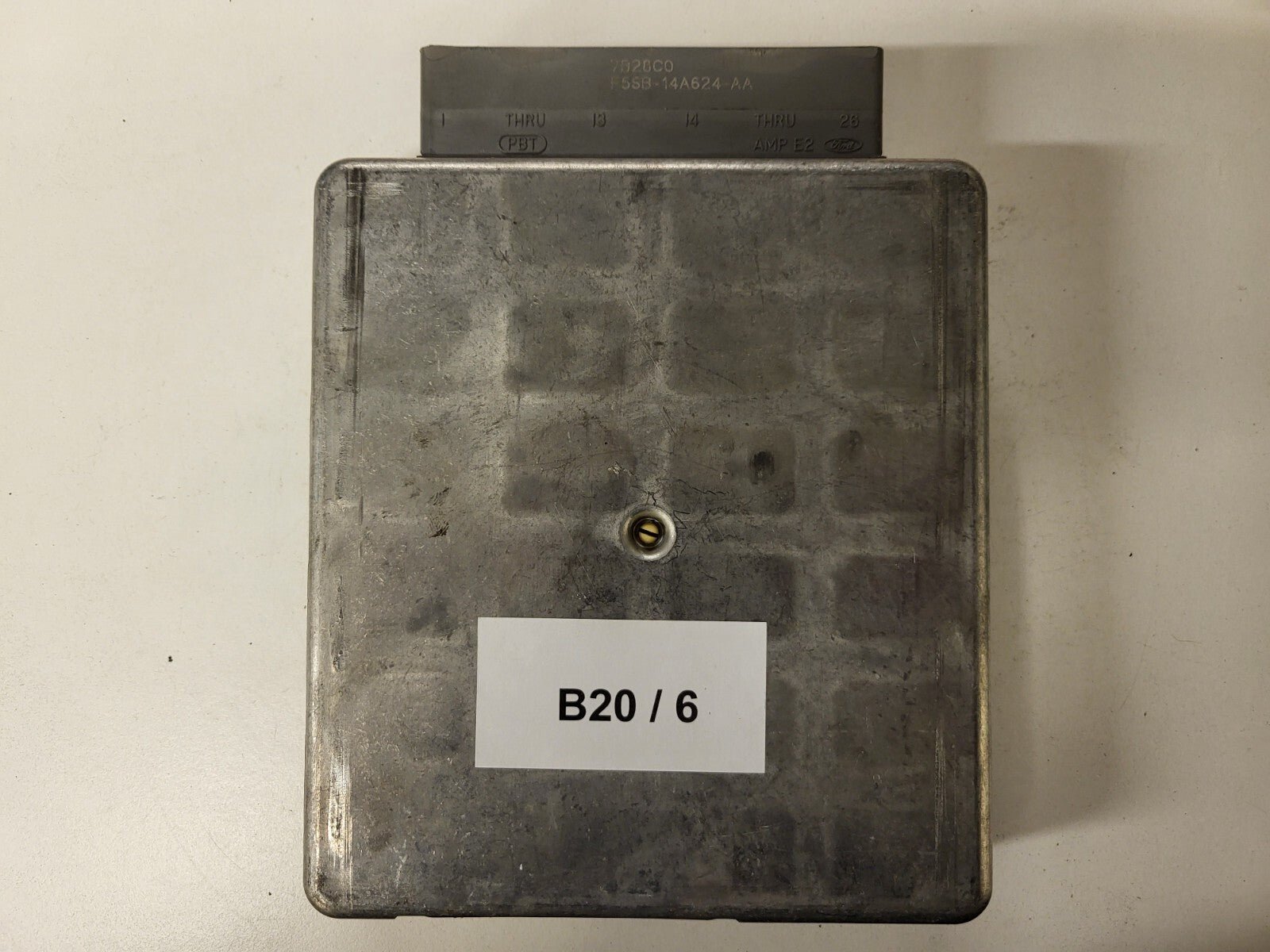 FORD ECU / 97FB-12A650-ARA / LEE-107 / RACY /  97FB12A650ARA 