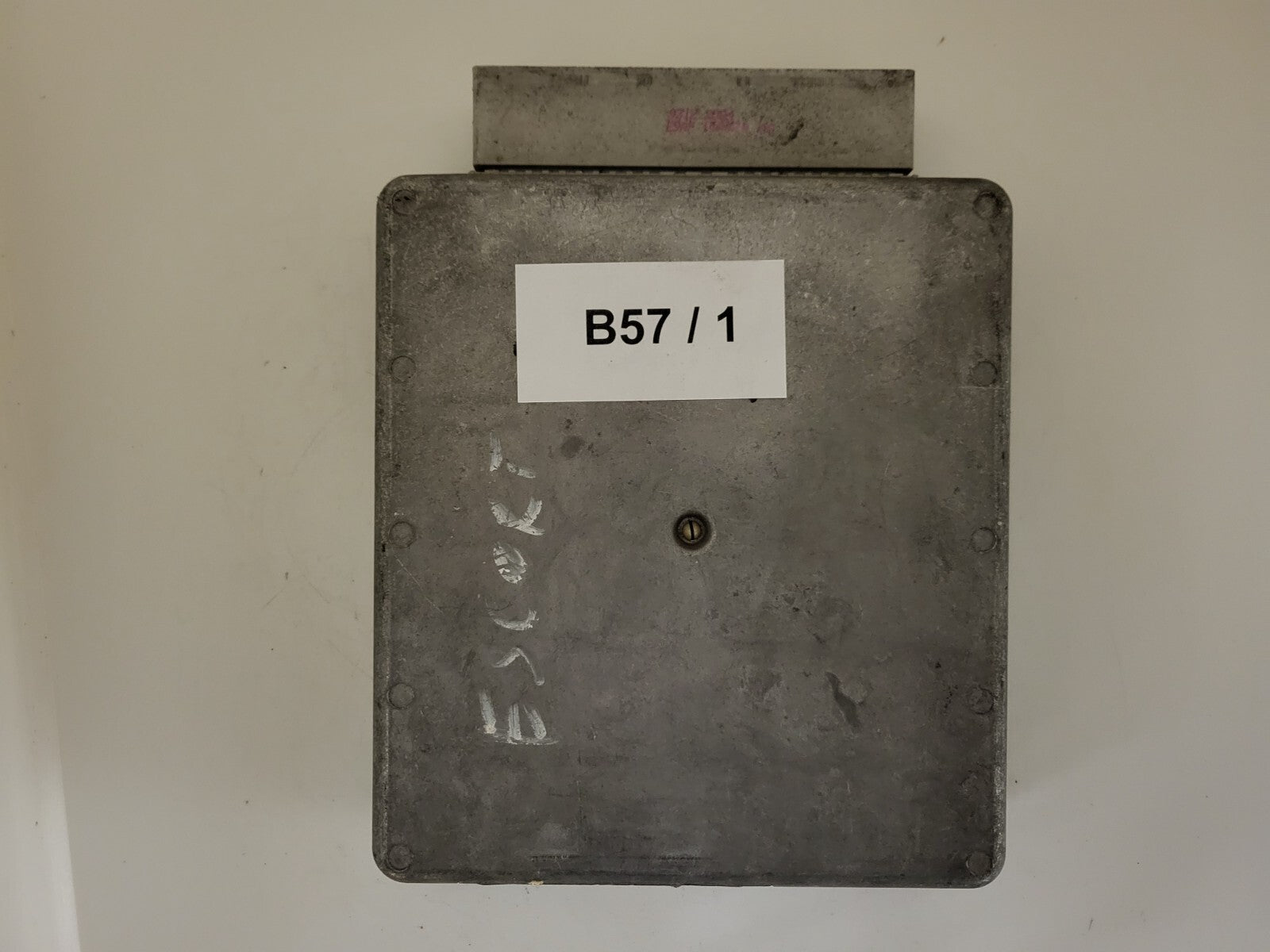 Ford Escort ECU / 93AB-12A650-AC / AGED / SMO-270 / EEC-IV