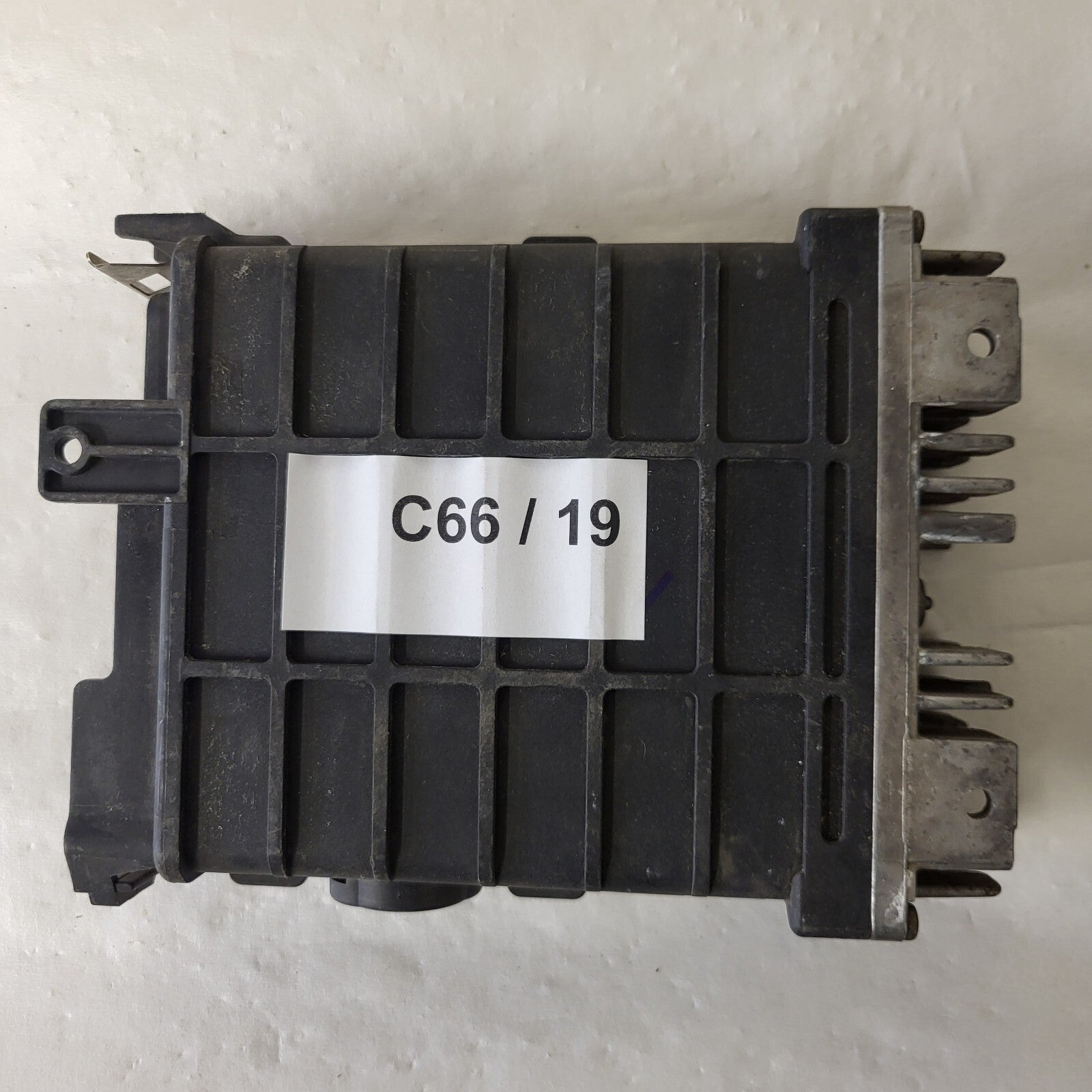VW VOLKSWAGEN POLO 1.0 ECU / 0261200253 / 030906026A / BOSCH 
