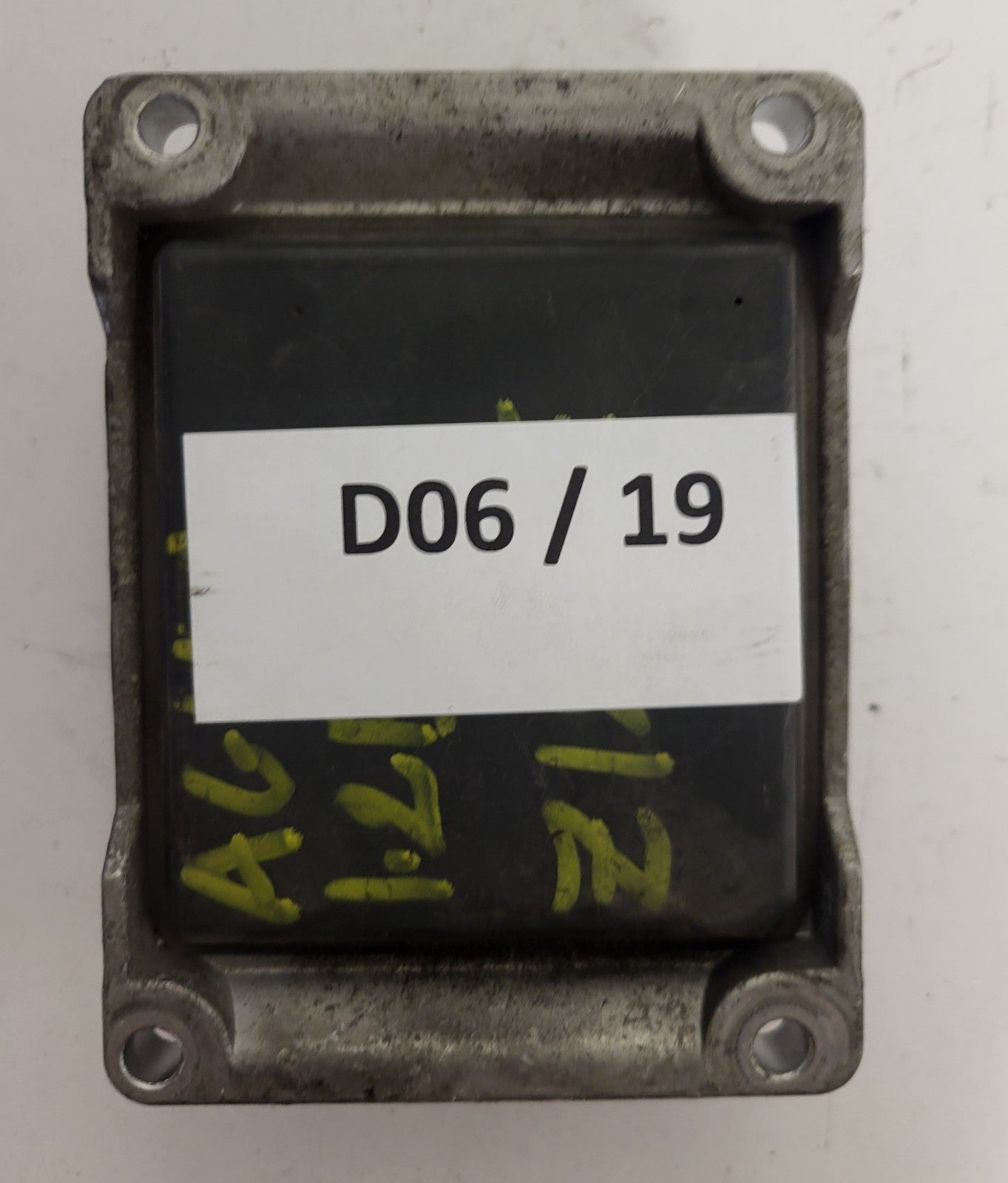 Opel Corsa ECU / 0261206075 / 09185450 / BOSCH