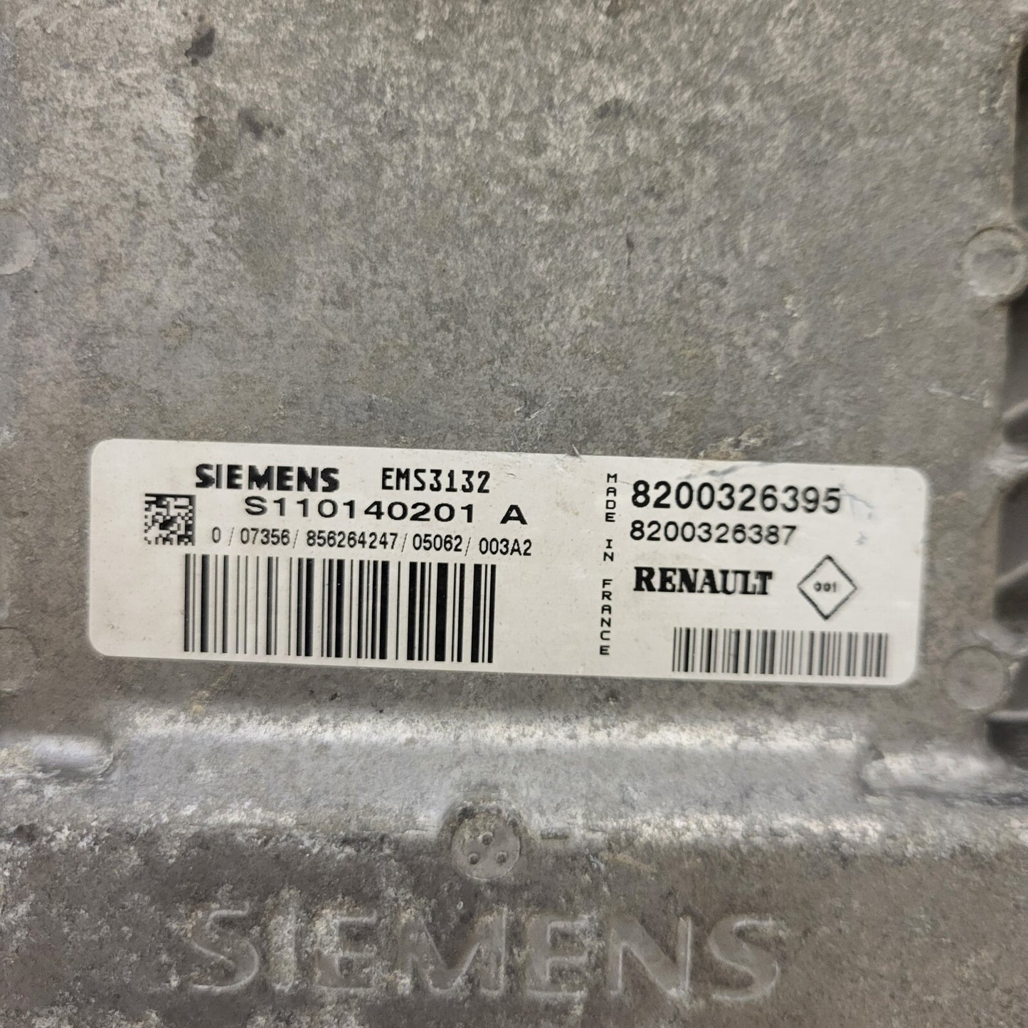 RENAULT CLIO ECU / S110140201A / EMS3132 / 08200326395 / 8200326387 / SIEMENS