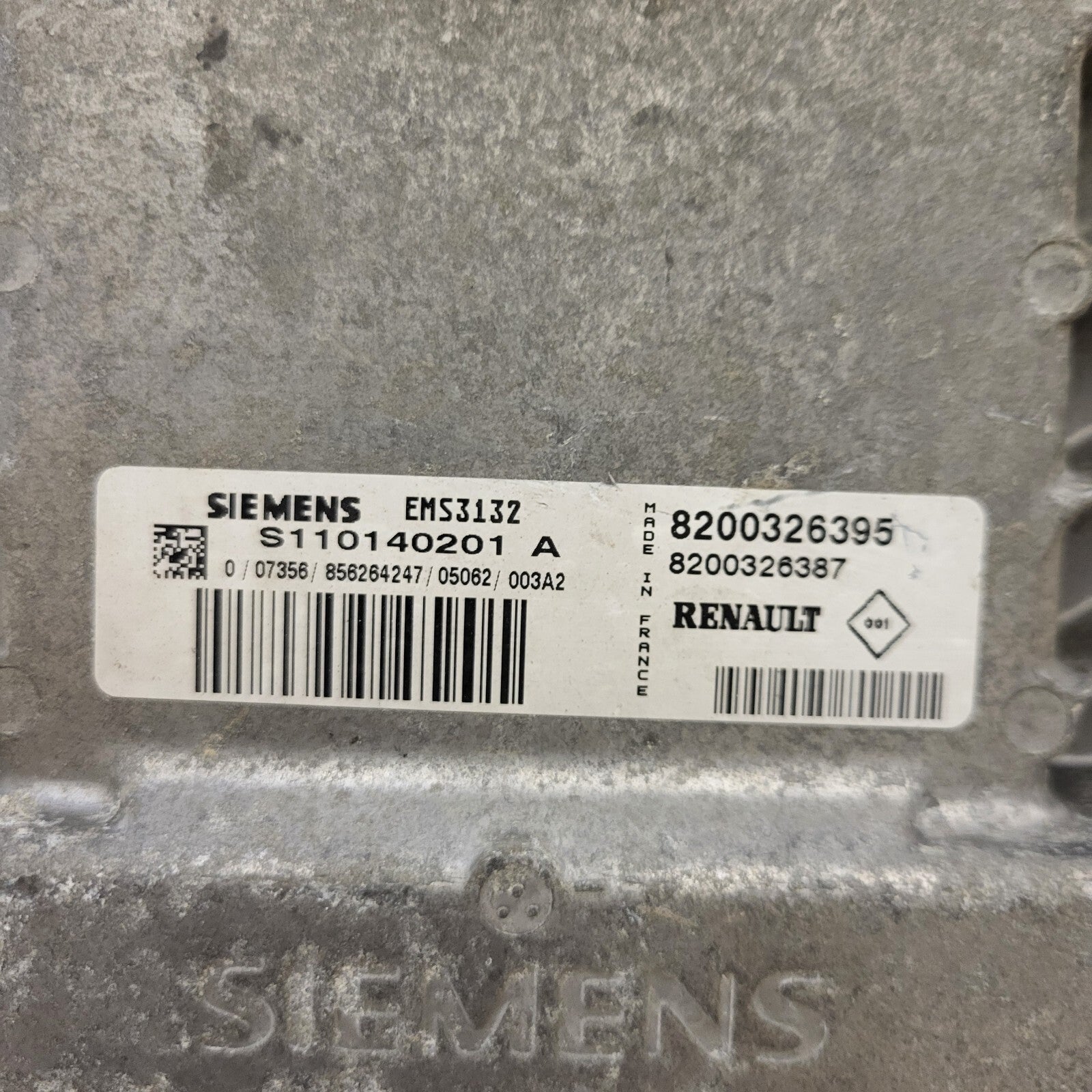 RENAULT CLIO ECU / S110140201A / EMS3132 / 08200326395 / 8200326387 / SIEMENS