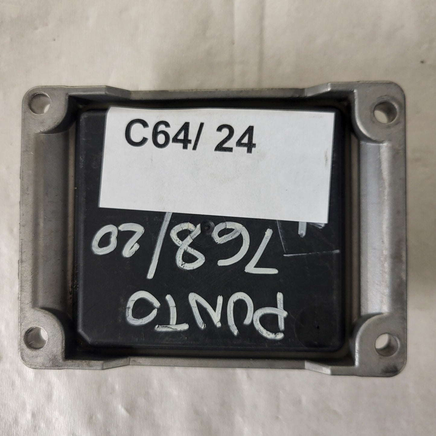 FIAT PUNTO 1.2 ECU / 0261206981 / 00467694030 / BOSCH