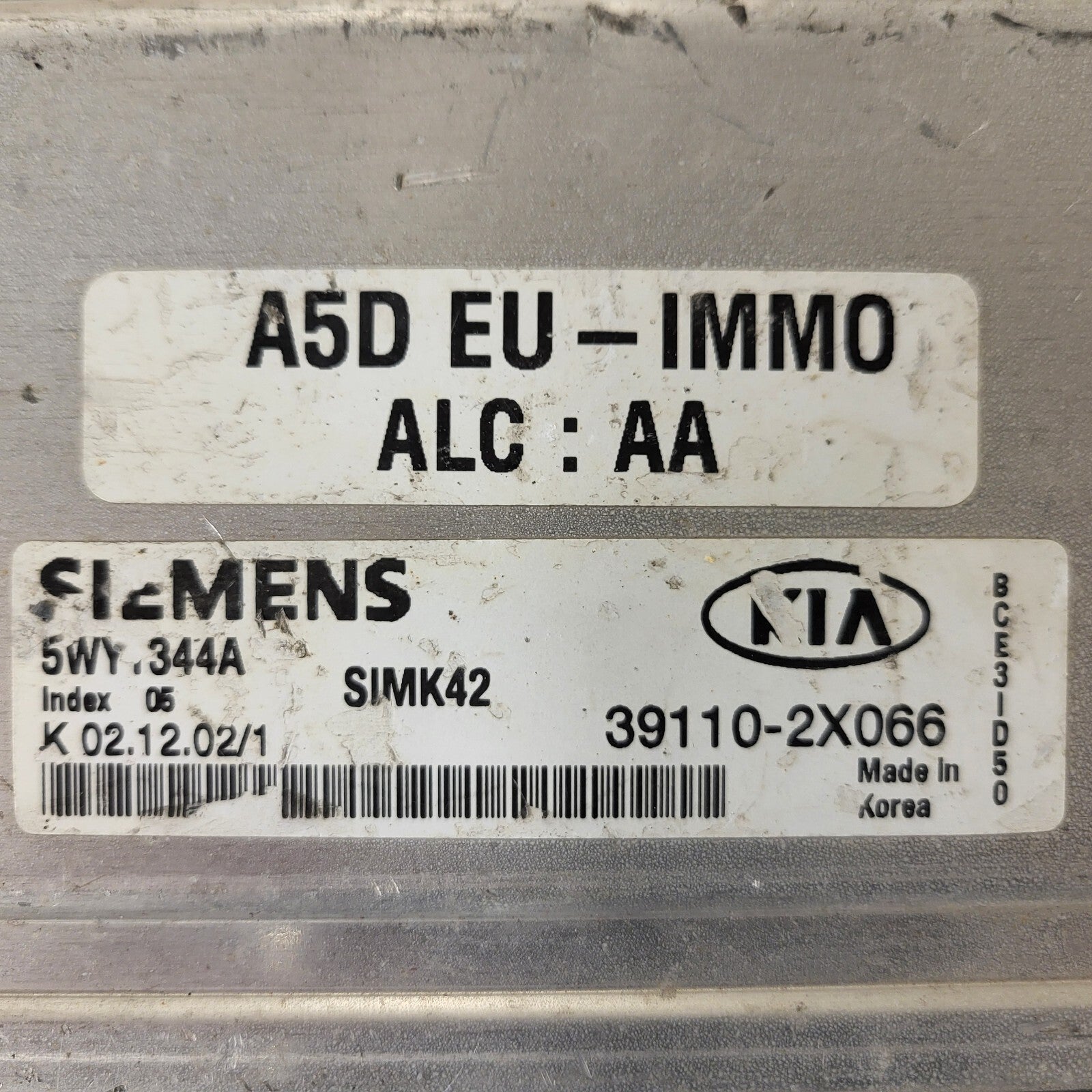 Kia Rio ECU / 39110-2X066 / 5WY1344A / SIMK42 / SIEMENS