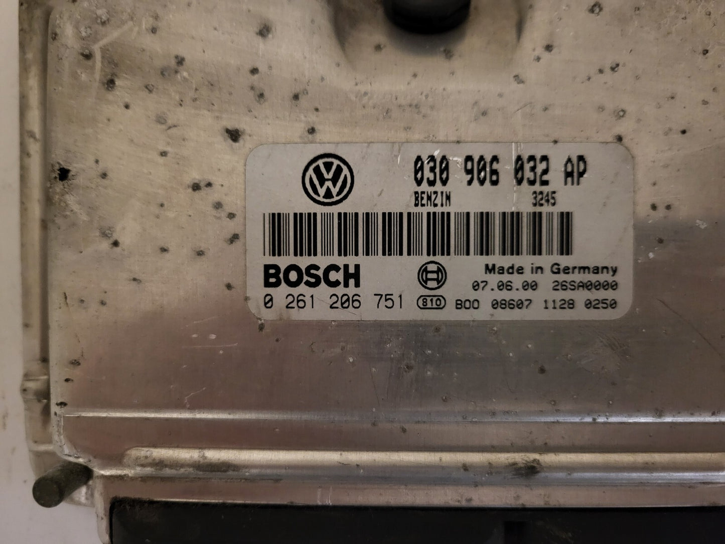 VW POLO 1.4 ECU / 030906032AP / 0261206751 / BOSCH
