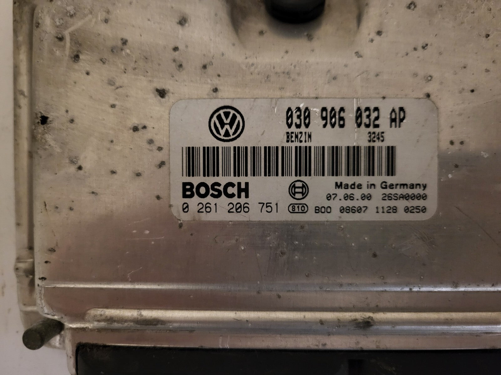 VW POLO 1.4 ECU / 030906032AP / 0261206751 / BOSCH