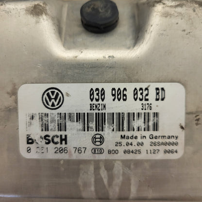 VW POLO ECU / 030906032BD / 0261206767 / 26SA0000 / BOSCH