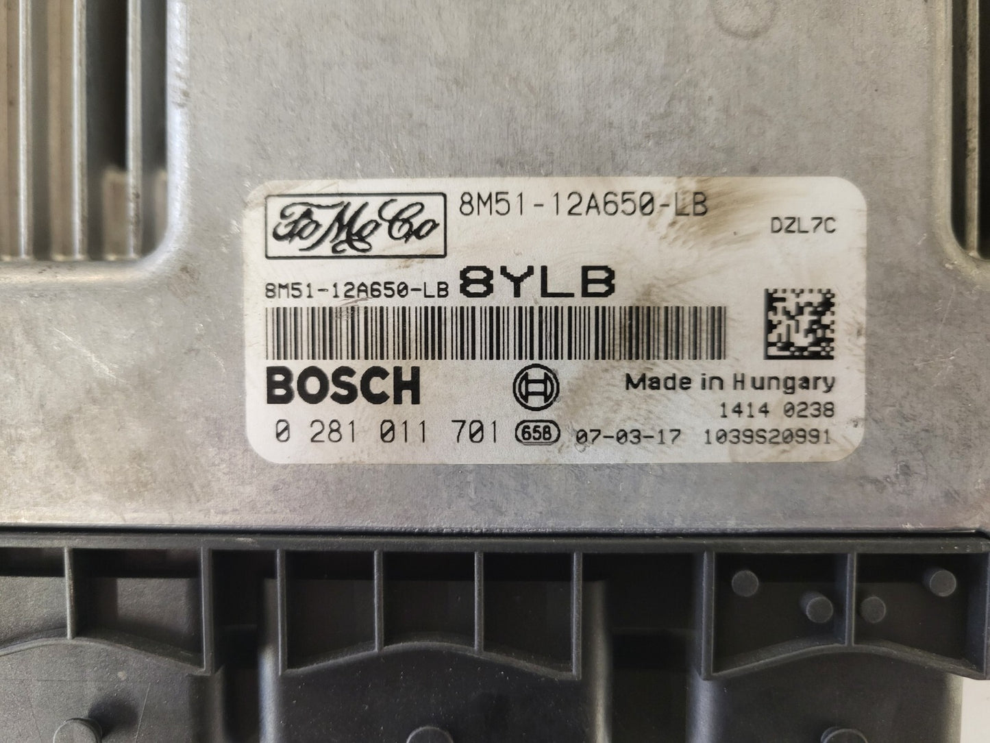 FORD FOCUS ECU / 0281011701 / 8M51-12A650-LB / 8YLB / 8M5112A650LB / BOSCH