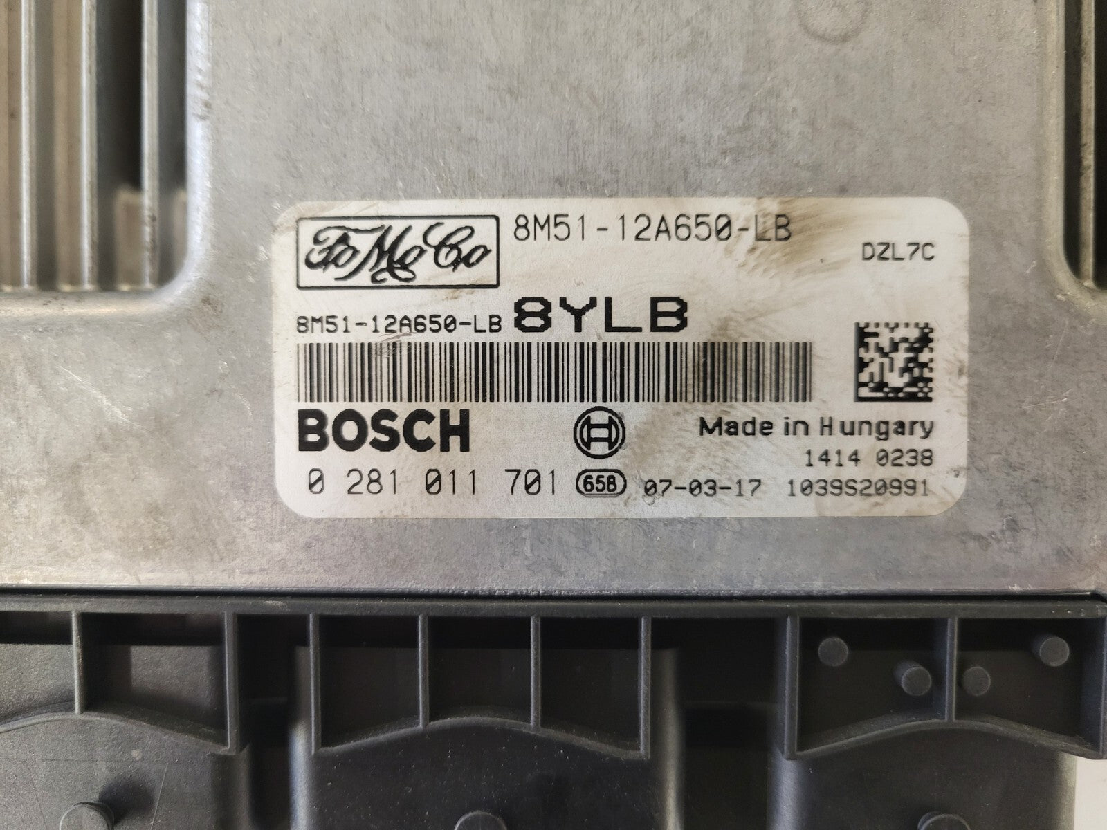 FORD FOCUS ECU / 0281011701 / 8M51-12A650-LB / 8YLB / 8M5112A650LB / BOSCH