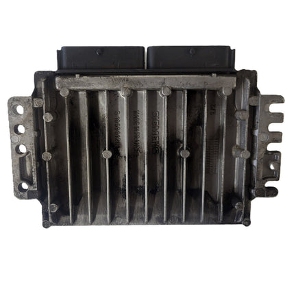 RENAULT ECU / S110030058 / 8200039797 / 7700110471 / S110030058A / SIEMENS