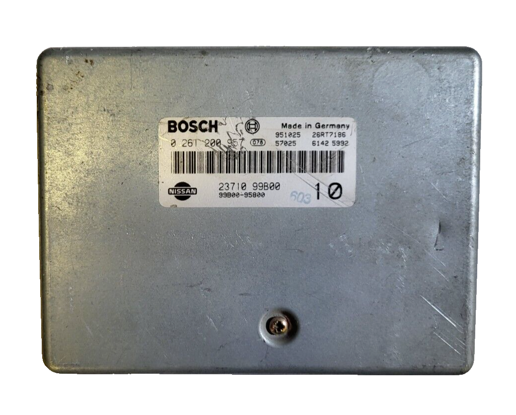 NISSAN ECU / 0261200957 / 2371099B00 / 99B00-95800 / BOSCH