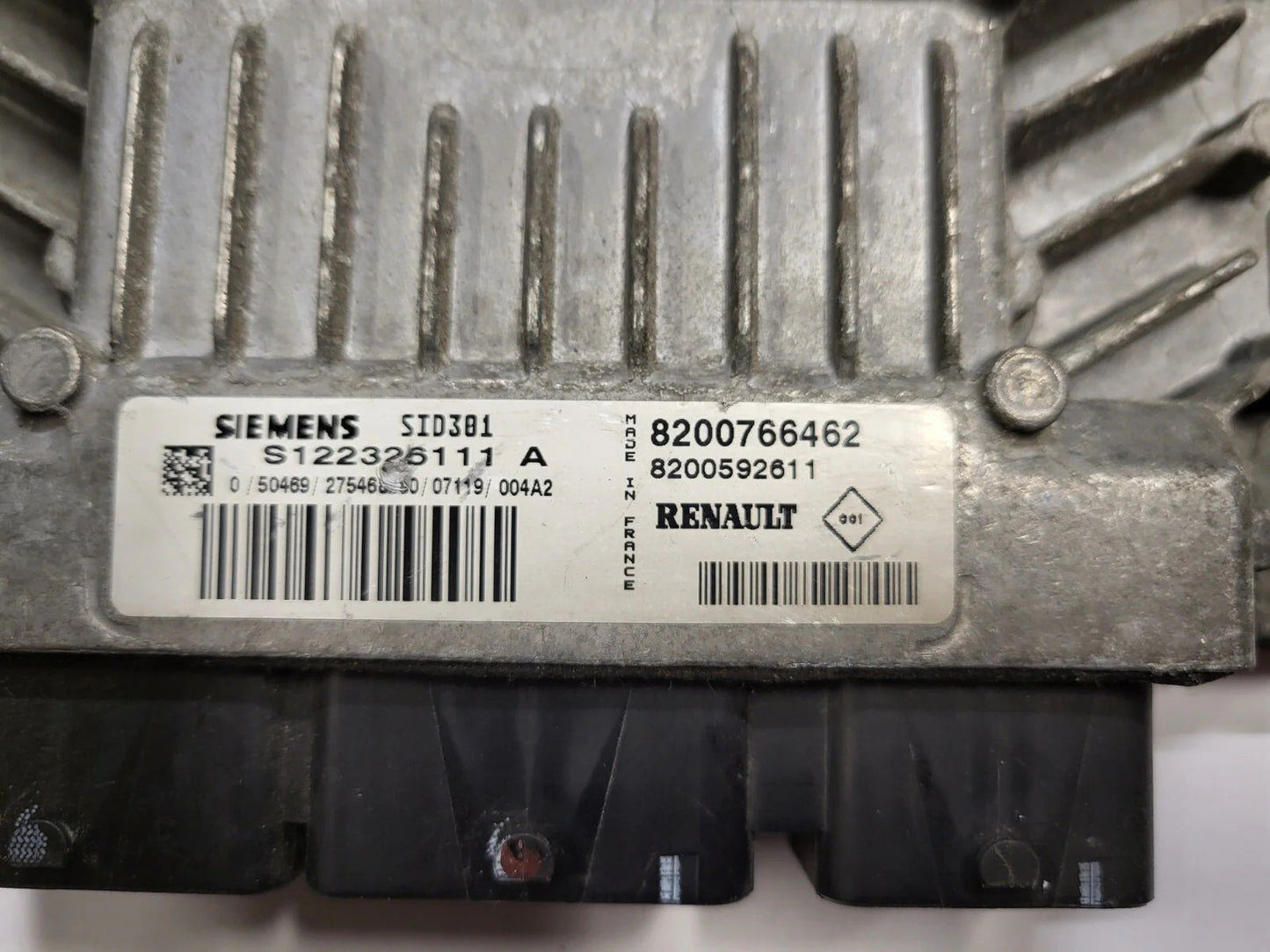 Renault ECU / S122326111A / S122326111 A / 8200766462 /8200592611 / SIEMENS