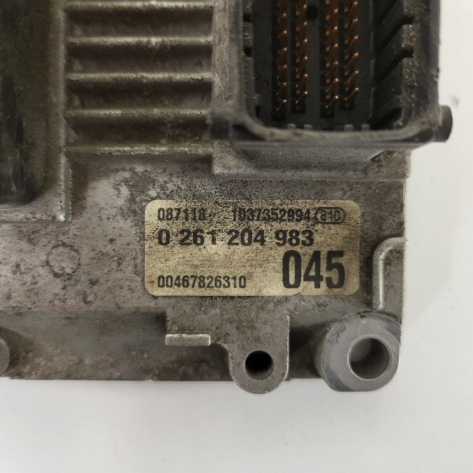 FIAT PUNTO ECU / 0261204983 / 1037352994 / 00467826310 / BOSCH