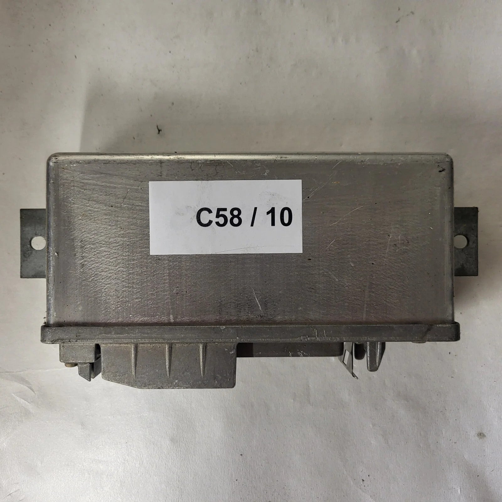 AUDI 80 ECU / 0265100056 / 4A0907379A / BOSCH