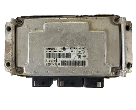 PEUGEOT CITROEN ECU / 0261206942 / 9638783480 / ME7.4.4. / BOSCH