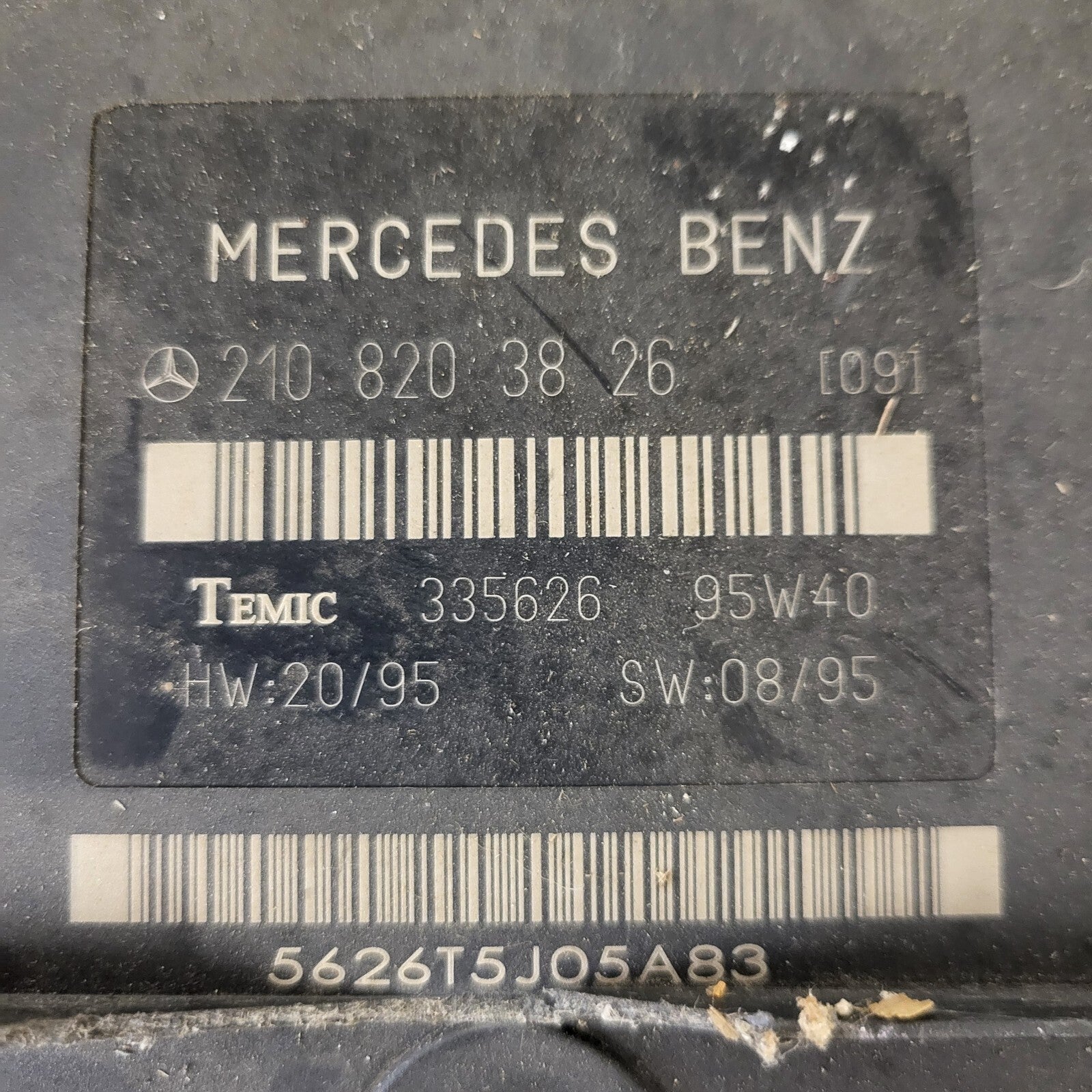 Mercedes W210 ECU / 2108203826 / 335626 / TEMIC