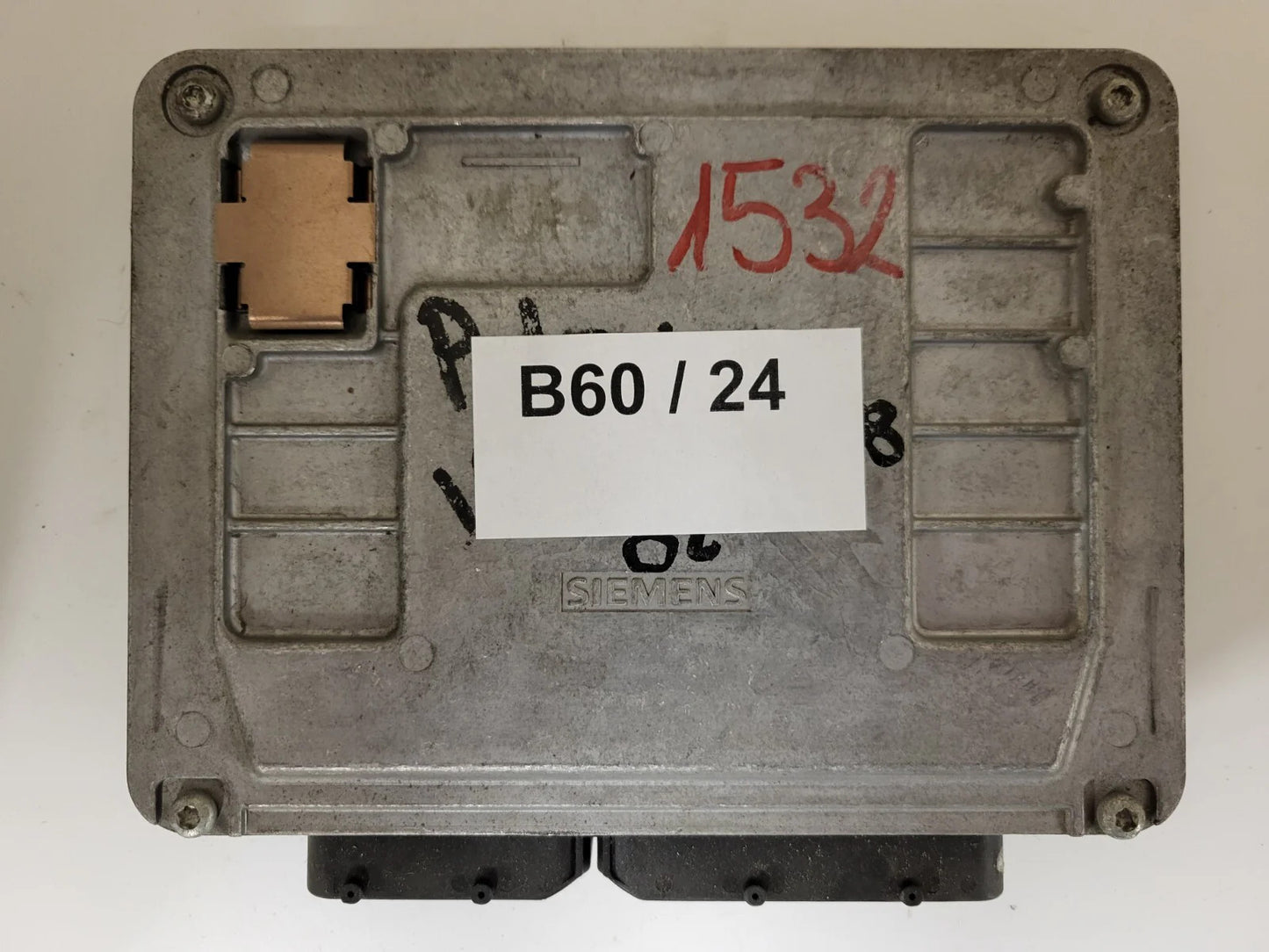 VW POLO ECU / 03E906033 / 5WP40163 04 / 5WP4016304 / SIEMENS