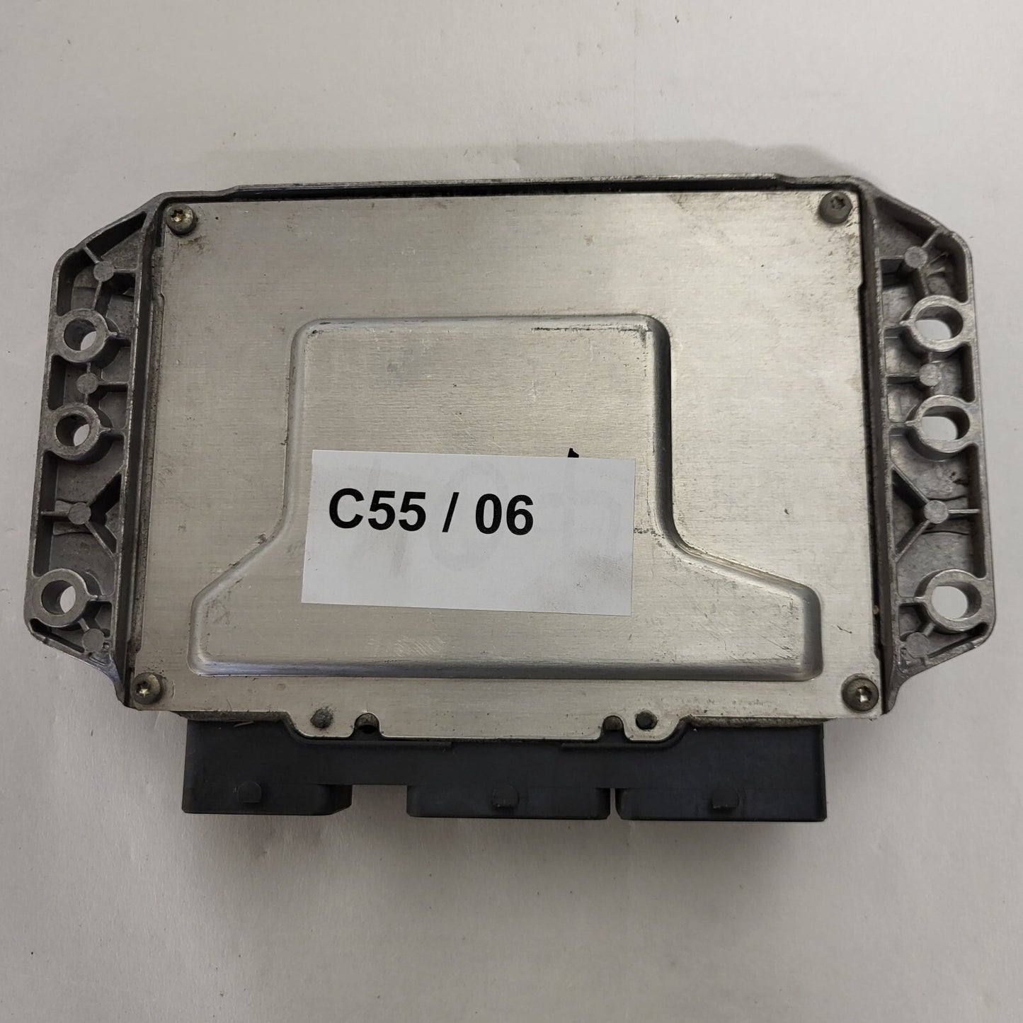 Renault ECU / 21584288-2A / 8200321263 / 8200387138 / S3000 / SAGEM