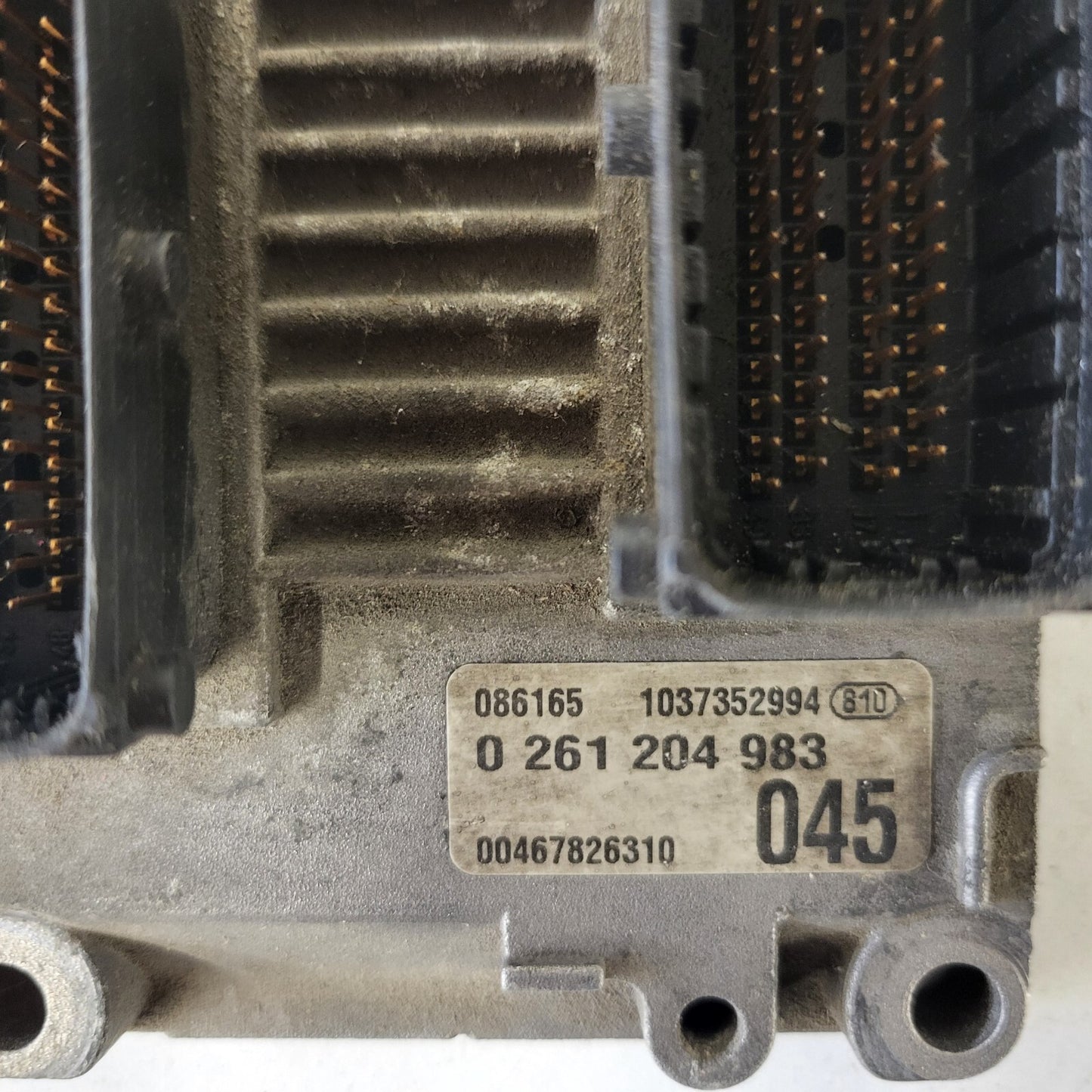 FIAT PUNTO ECU / 0261204983 / 1037352994 / 00467826310 / BOSCH