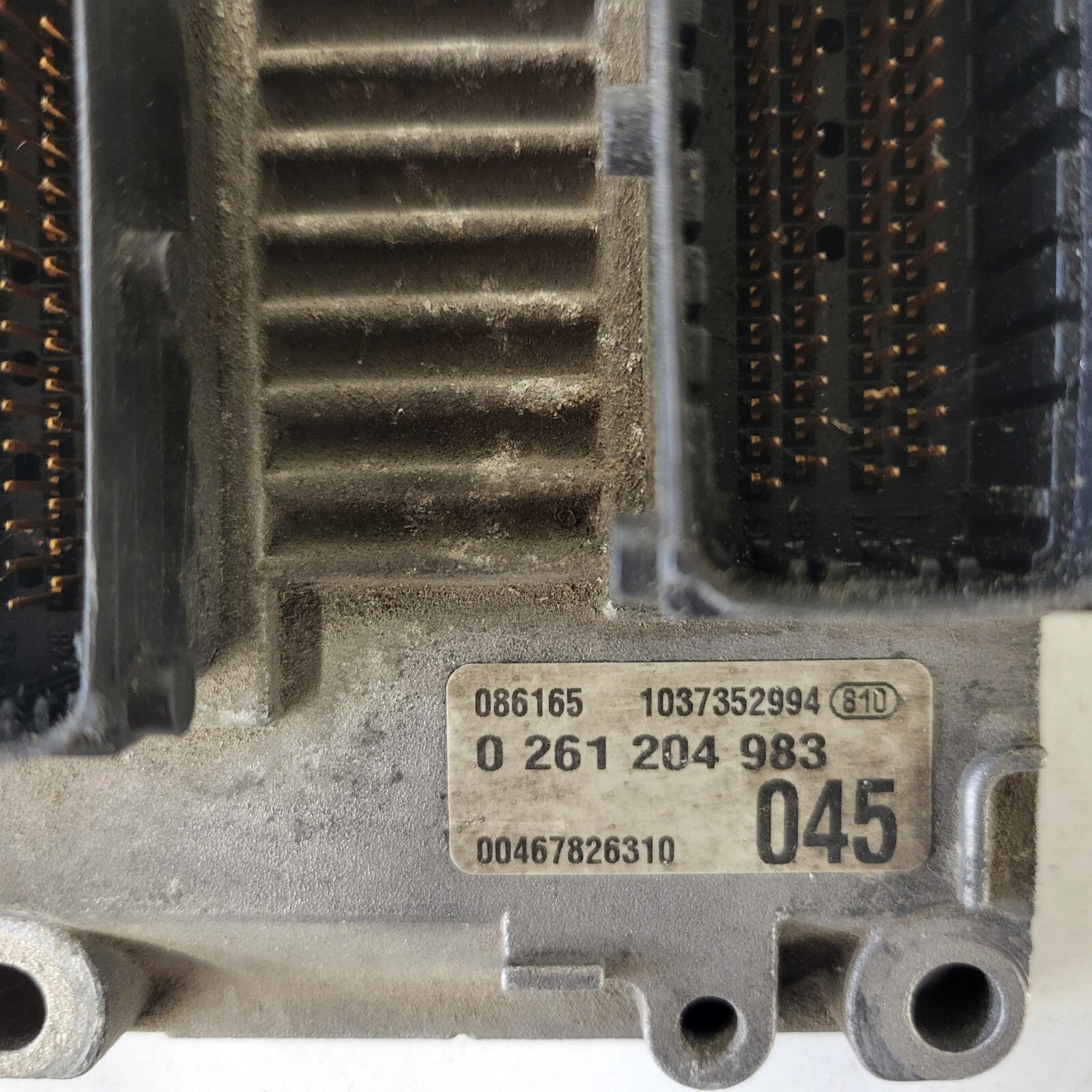 FIAT PUNTO ECU / 0261204983 / 1037352994 / 00467826310 / BOSCH