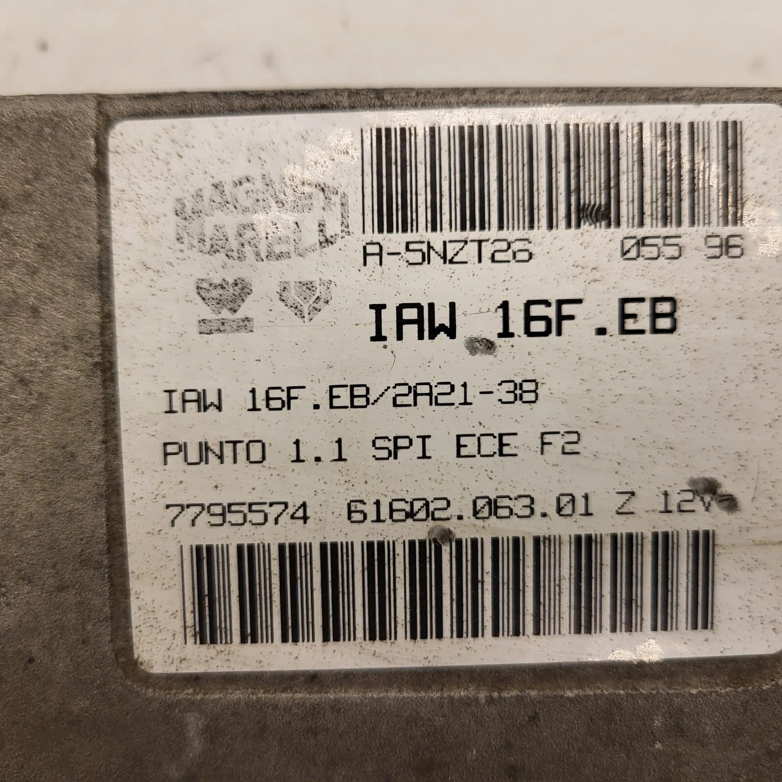 Fiat Punto 1.1 ECU / IAW 16F.EB / 7795574 / 61602.063.01 / MAGNETI MARELLI