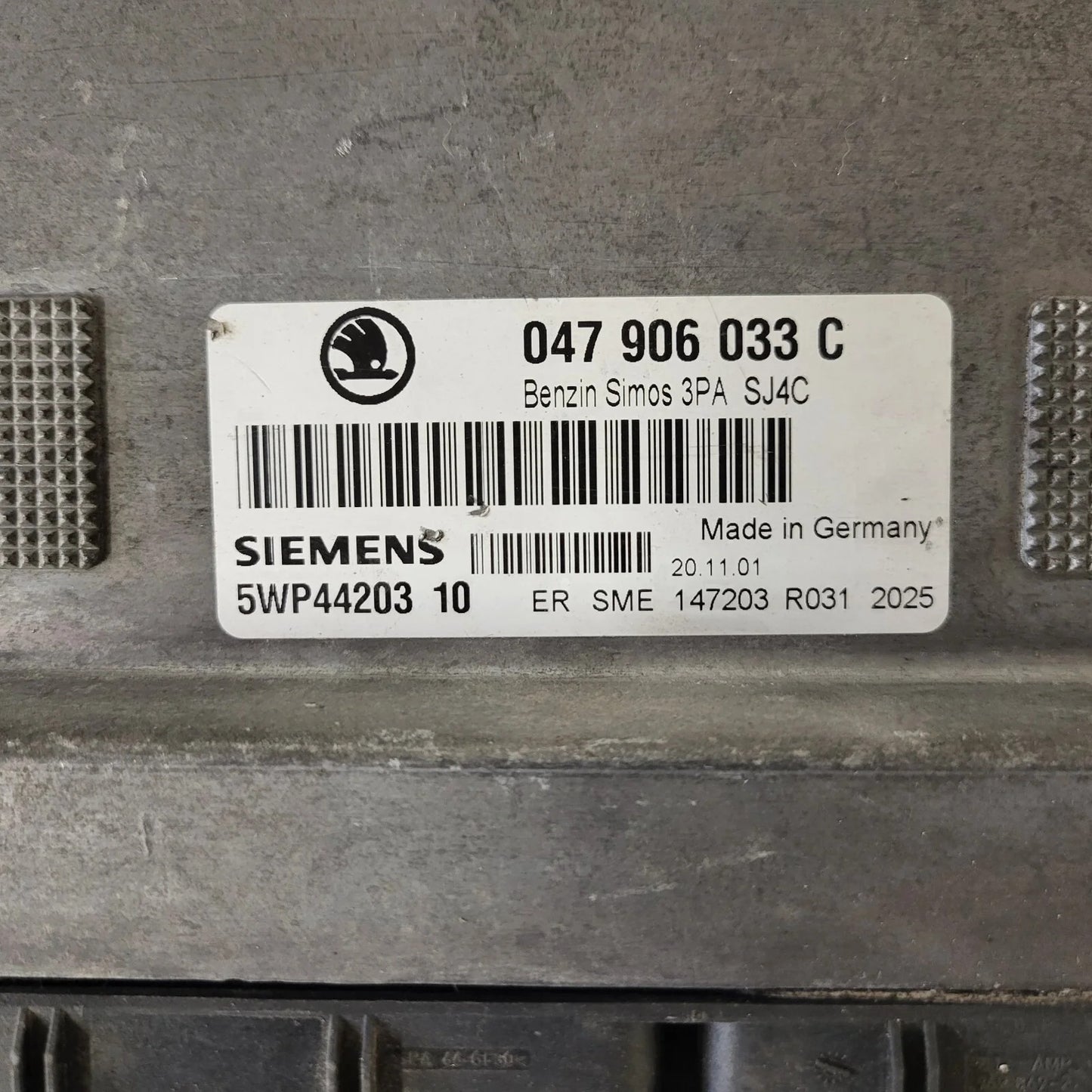 ŠKODA FABIA ECU / 047906033C / 5WP44203 10 / SIEMENS