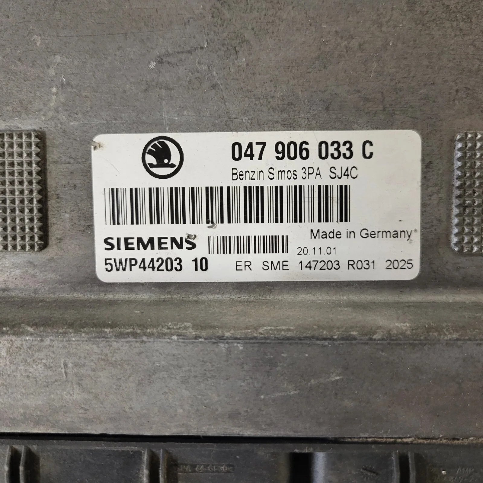 ŠKODA FABIA ECU / 047906033C / 5WP44203 10 / SIEMENS