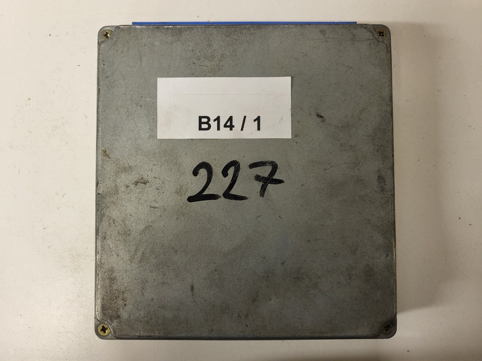 NISSAN MICRA ECU / 0261203984 / 23710 0U400 / 74B00-0U400 / 4R / BOSCH