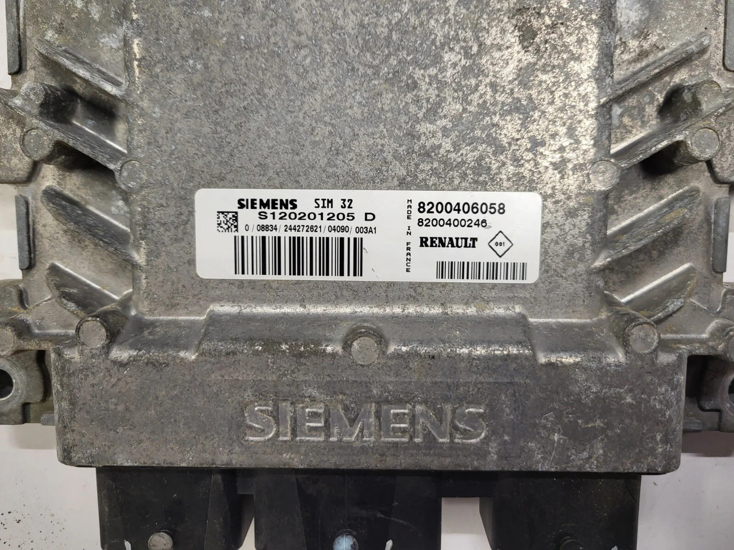 RENAULT ECU / S120201205D / S120201205 / 8200406058 / 8200400246 / SIM32/ SIEME