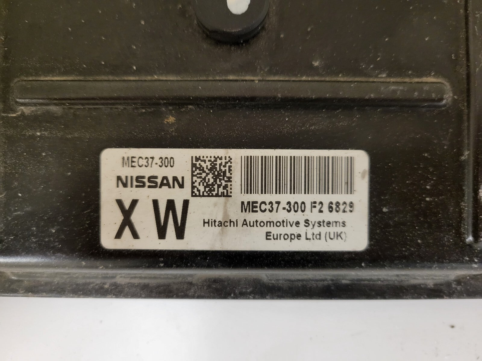 Nissan ECU / MEC37-300 / XW / F2 / HITACHI