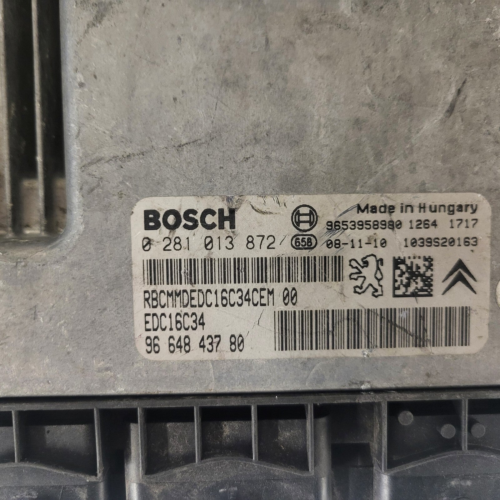 Peugeot Citroen ECU / 0281013872 / 9664843780 / EDC16C34 / BOSCH