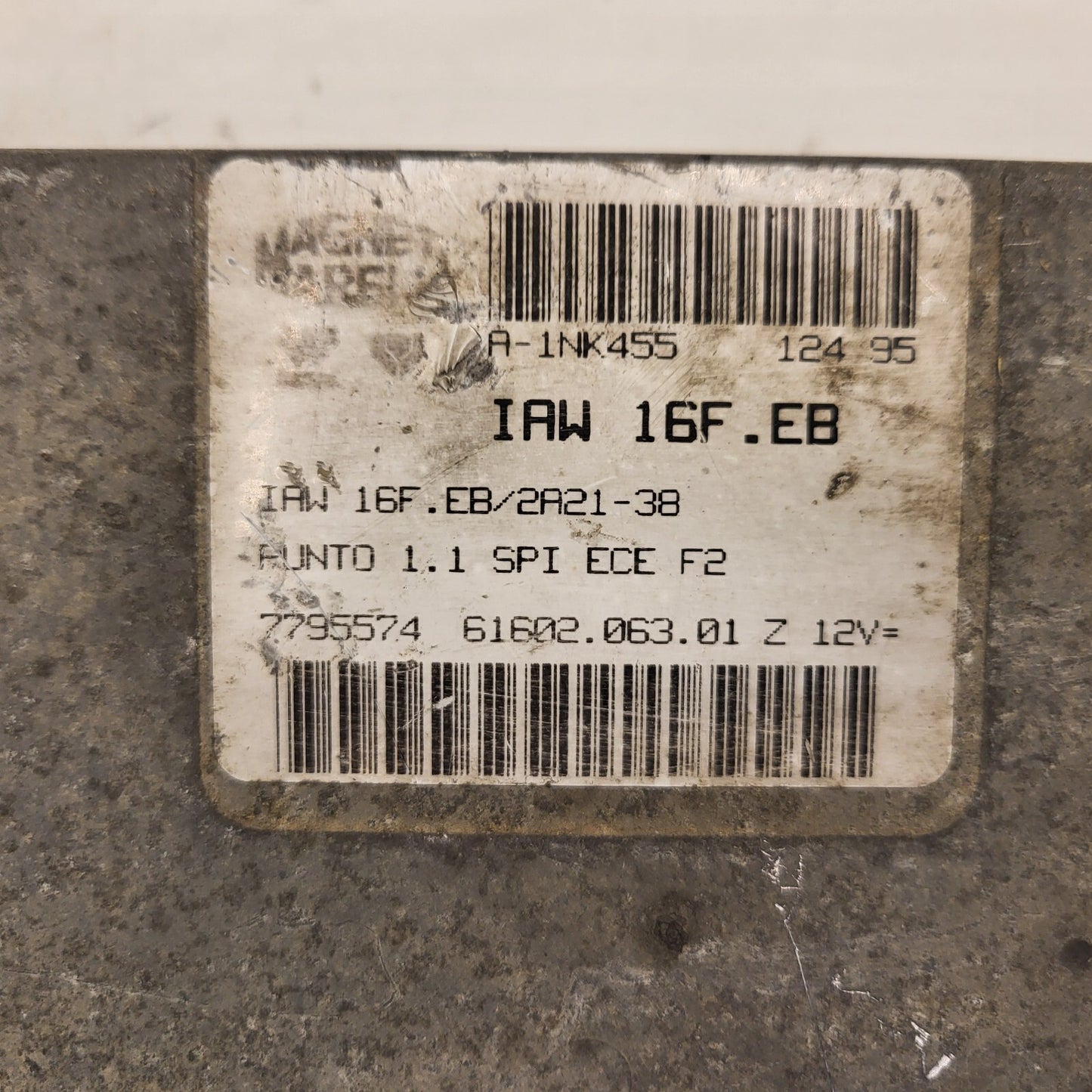 Fiat Punto 1.1 ECU / IAW 16F.EB / 7795574 / 61602.063.01 / MAGNETI MARELLI