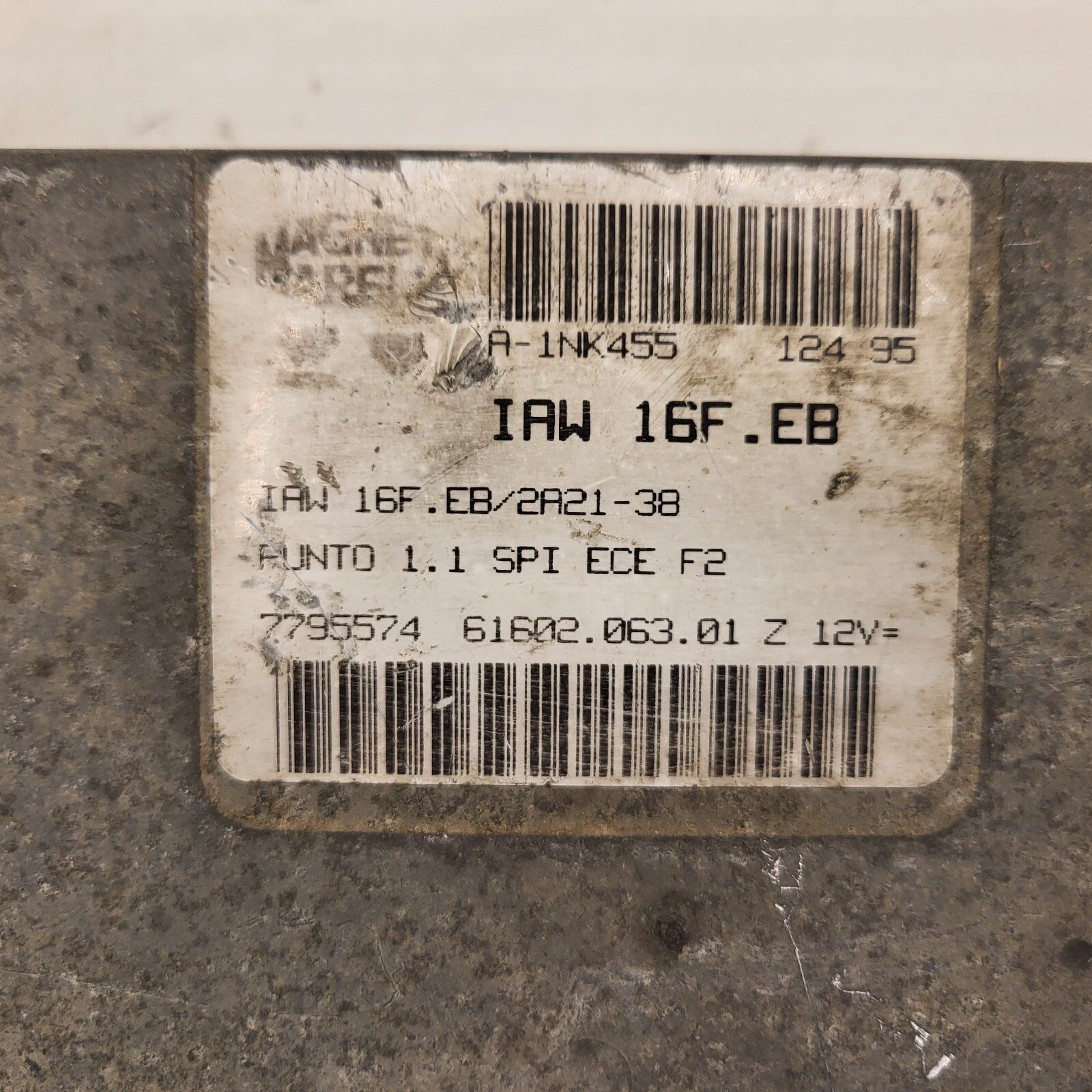 Fiat Punto 1.1 ECU / IAW 16F.EB / 7795574 / 61602.063.01 / MAGNETI MARELLI
