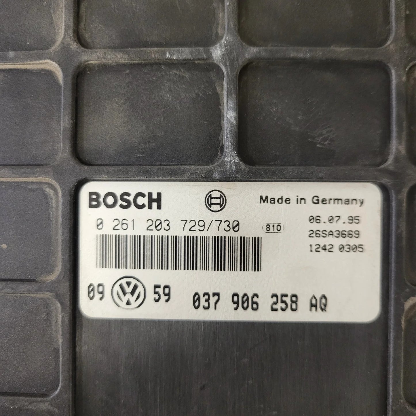 VW GOLF 3 ECU / 02161203729/730 / 037906258AQ / BOSCH