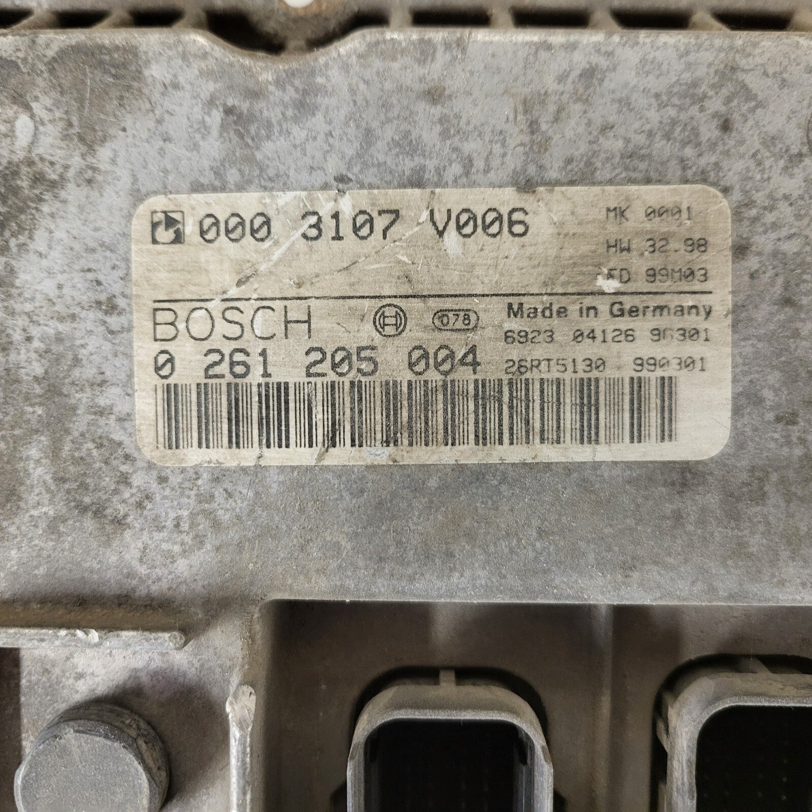 SMART FORTWO ECU / 0261205004 / 0003107V006 / HW 32.98 / BOSCH
