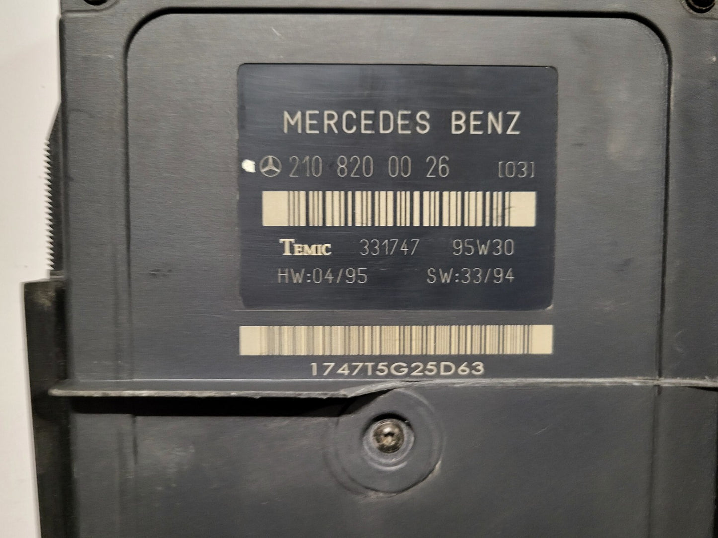 MERCEDES BENZ ECU / 2108200026 / 331747 / TEMIC