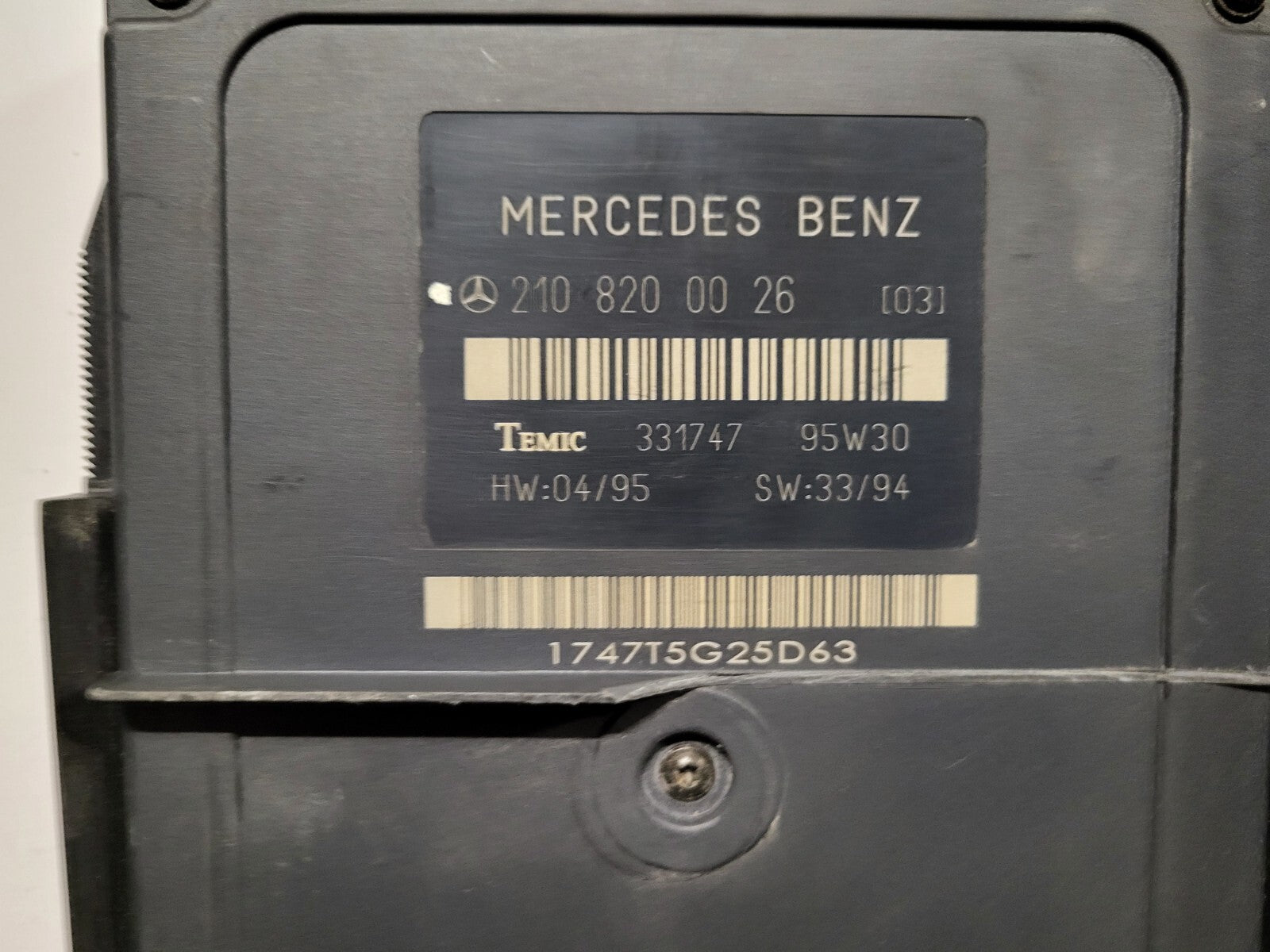 MERCEDES BENZ ECU / 2108200026 / 331747 / TEMIC