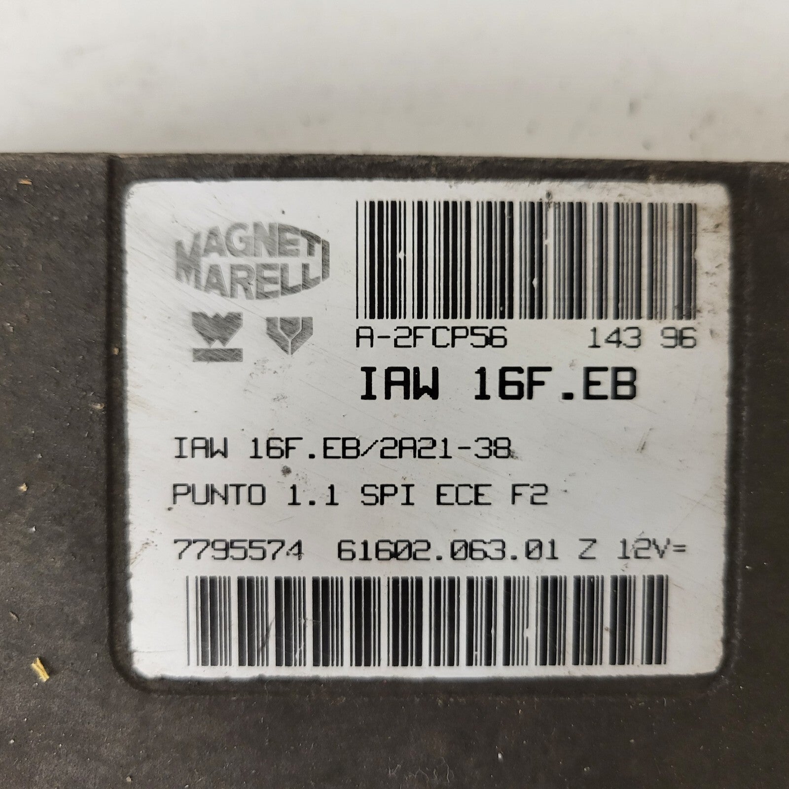 Fiat Punto 1.1 ECU / IAW 16F.EB / 7795574 / 61602.063.01 / MAGNETI MARELLI