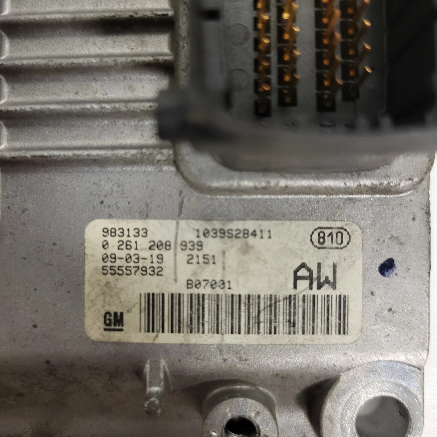 OPEL CORSA D ECU / 0261208939 / 55557932 / AW / BOSCH